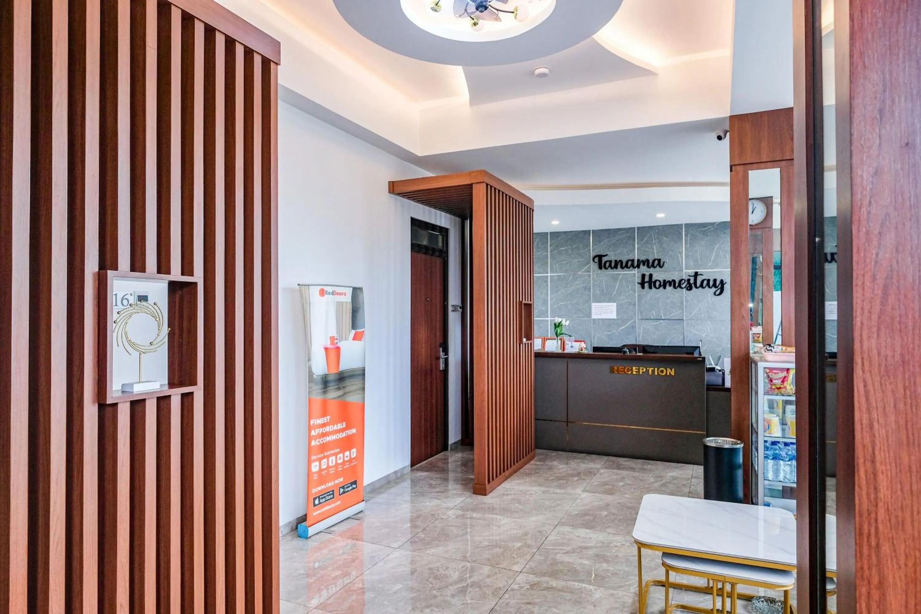 Lobby or reception in RedDoorz near GOR Satria 3