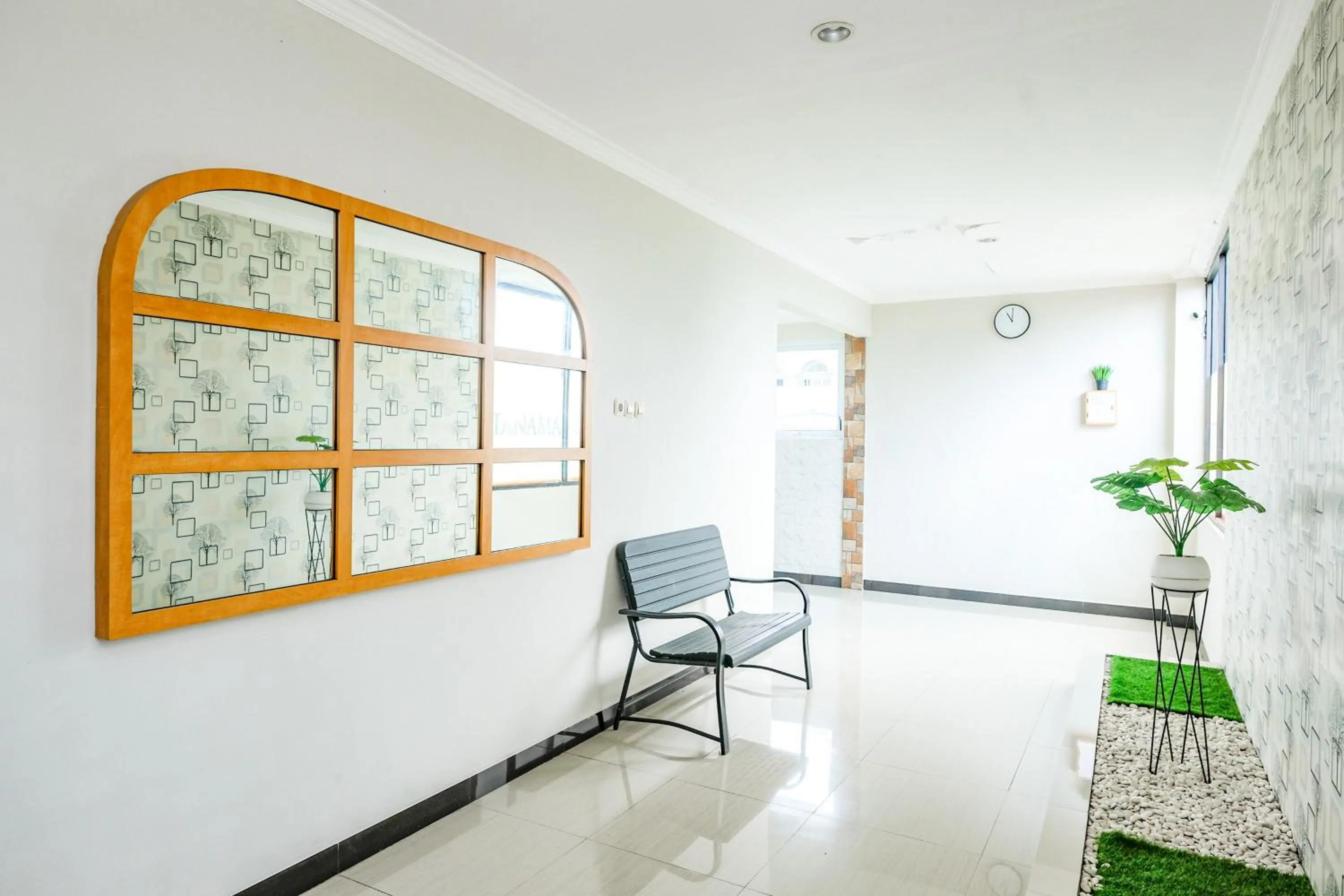 Property building in RedDoorz near GOR Satria 3