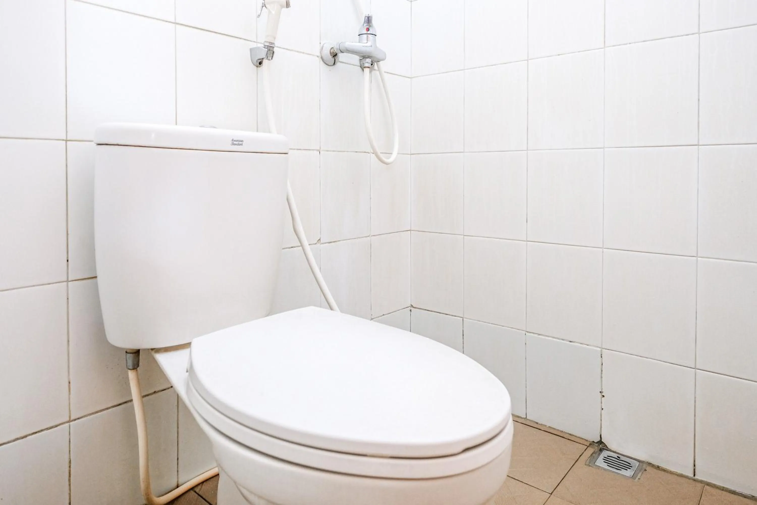 Bathroom in RedDoorz near GOR Satria 3