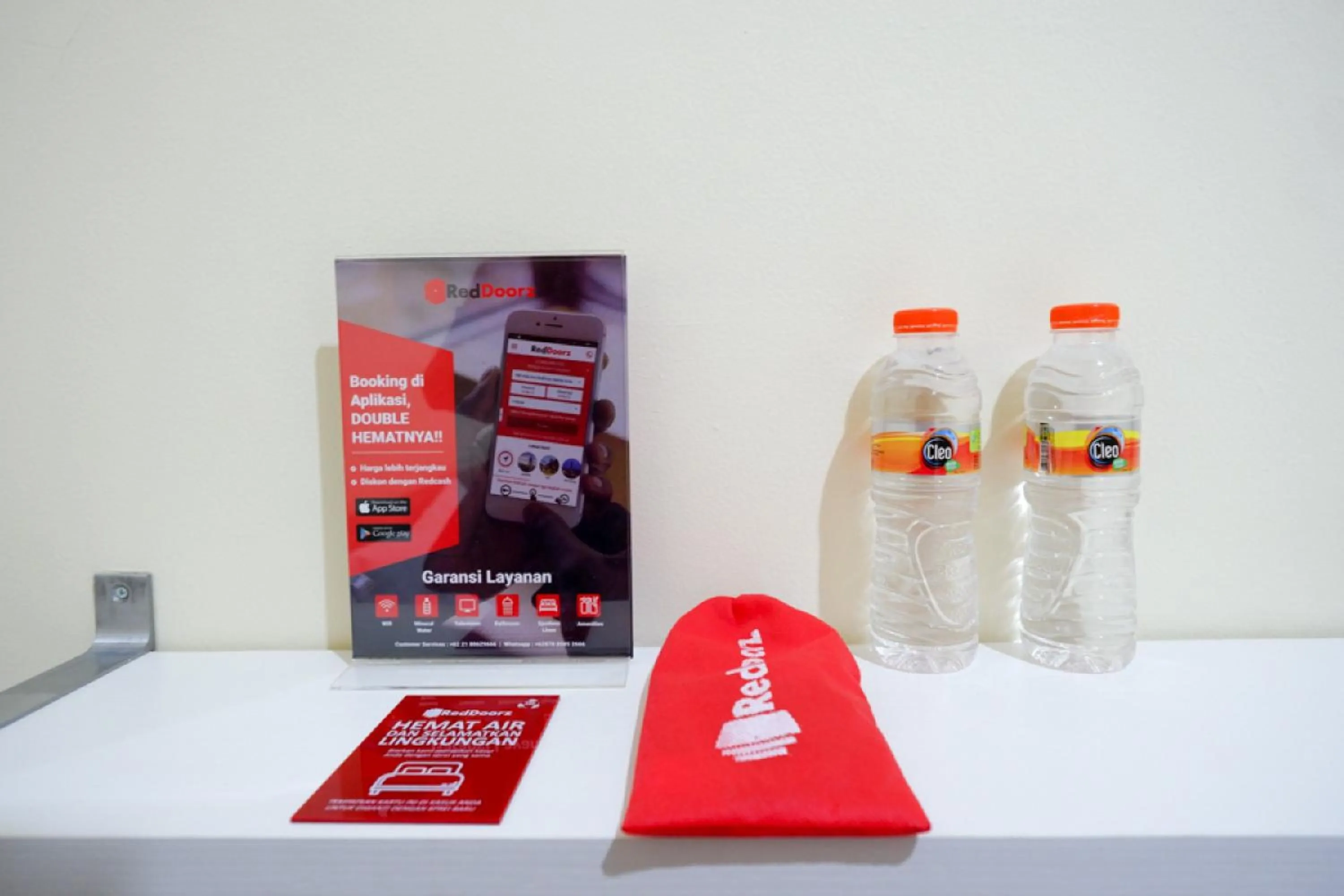 RedDoorz near GOR Satria 3