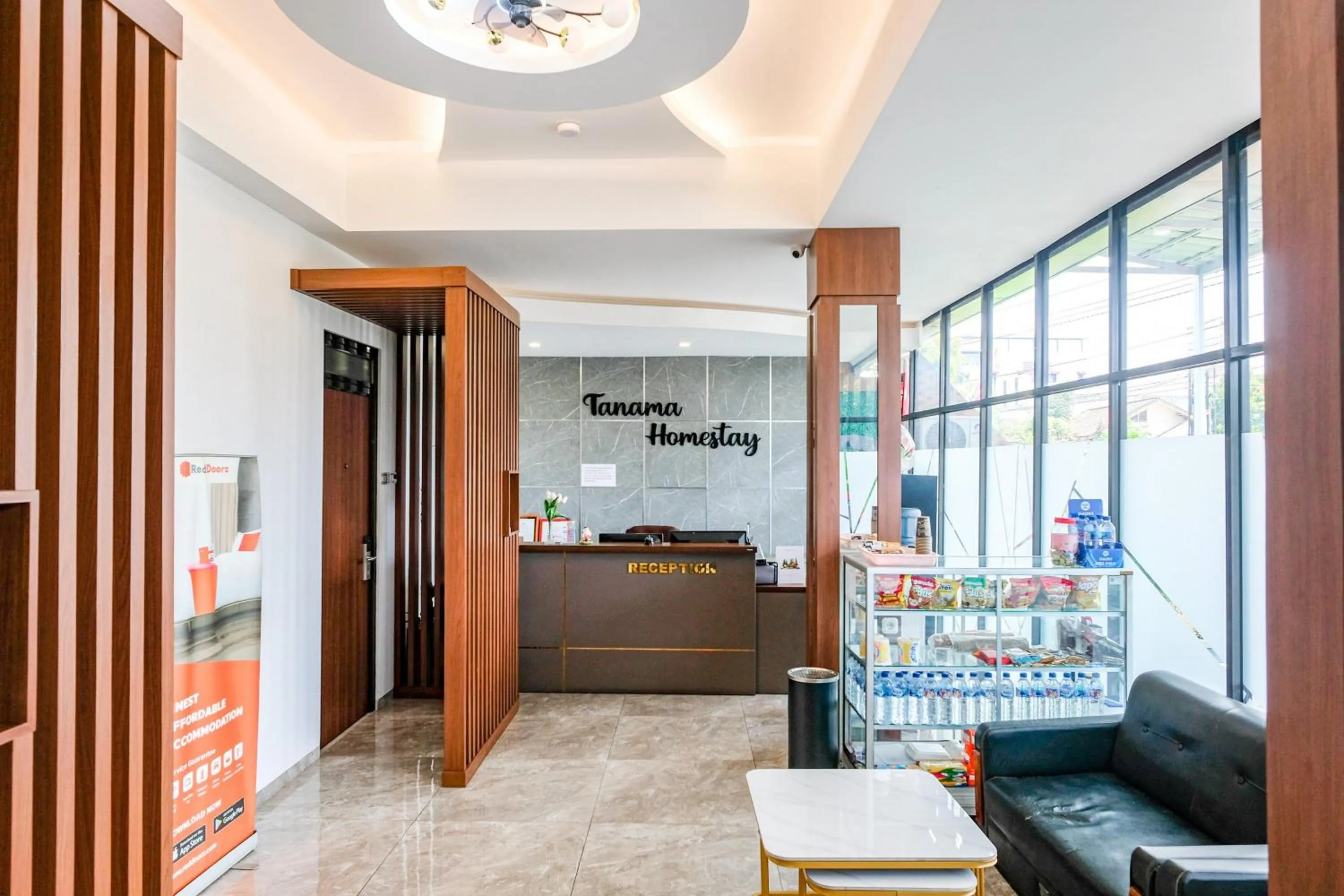 Lobby or reception in RedDoorz near GOR Satria 3