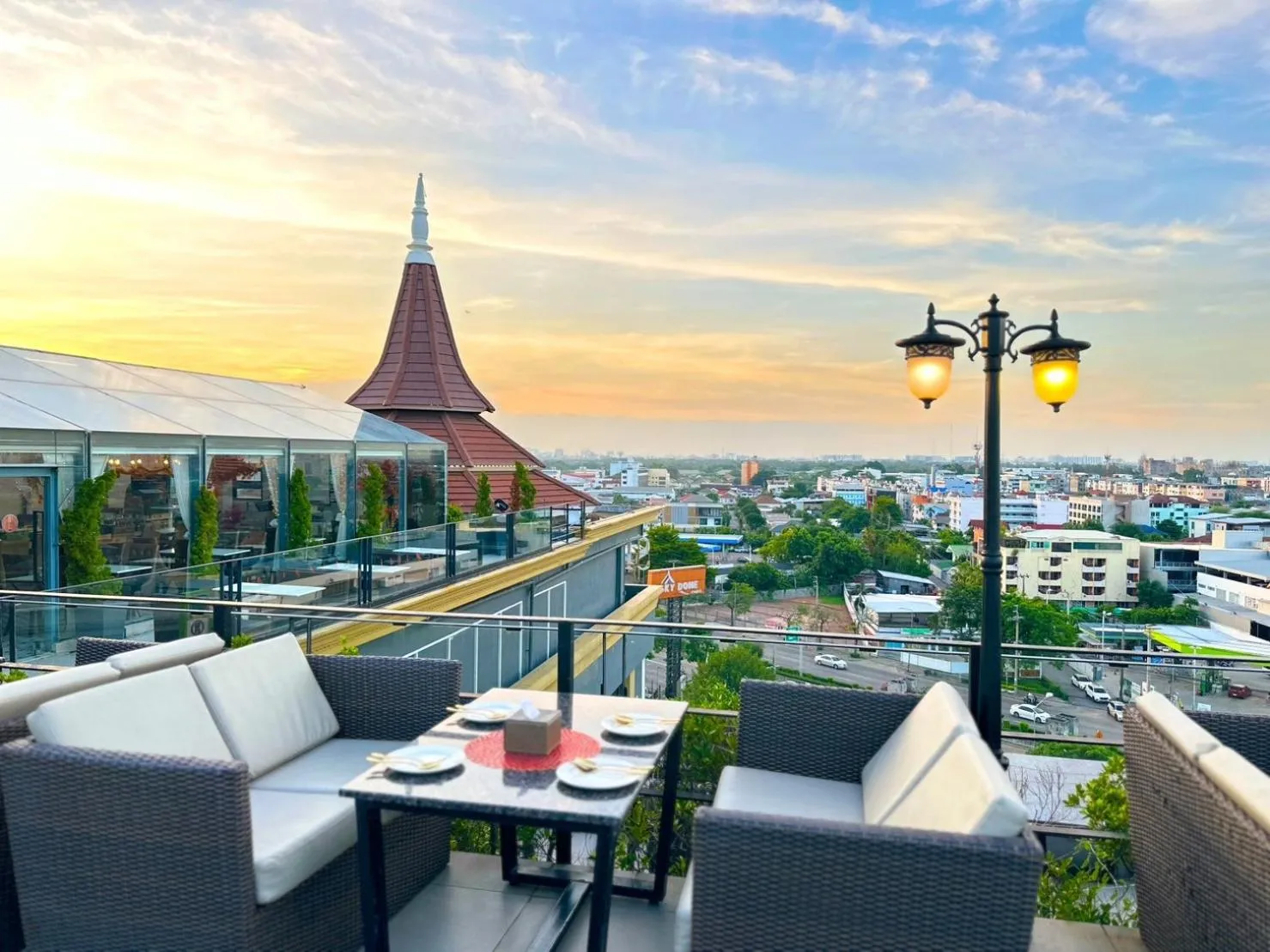Restaurant/places to eat in Sky dome resotel - โรงแรมสกายโดม รีโซเทล