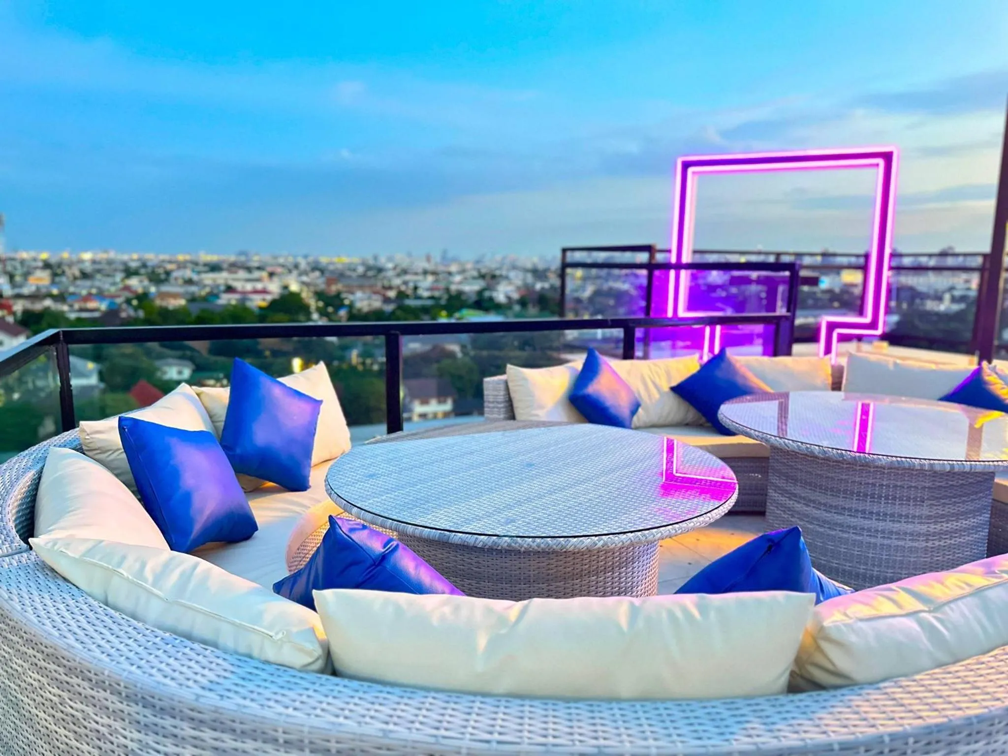 Lounge or bar in Sky dome resotel - โรงแรมสกายโดม รีโซเทล