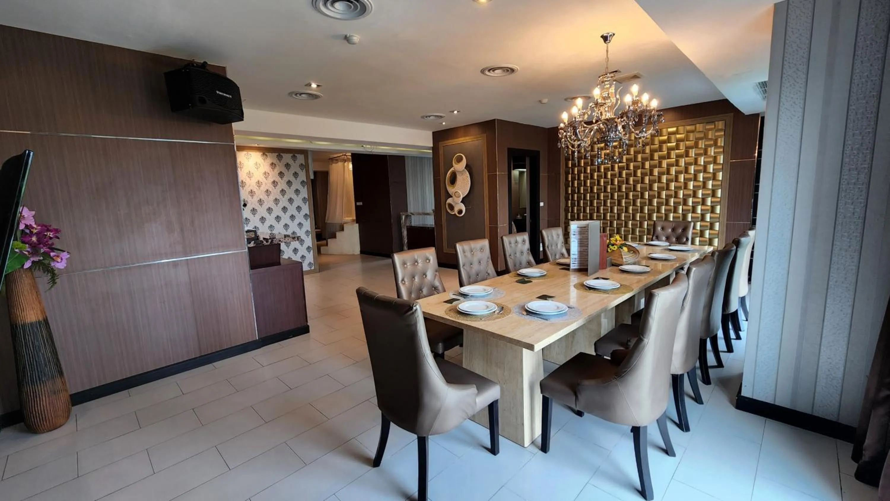 Living room in Sky dome resotel - โรงแรมสกายโดม รีโซเทล