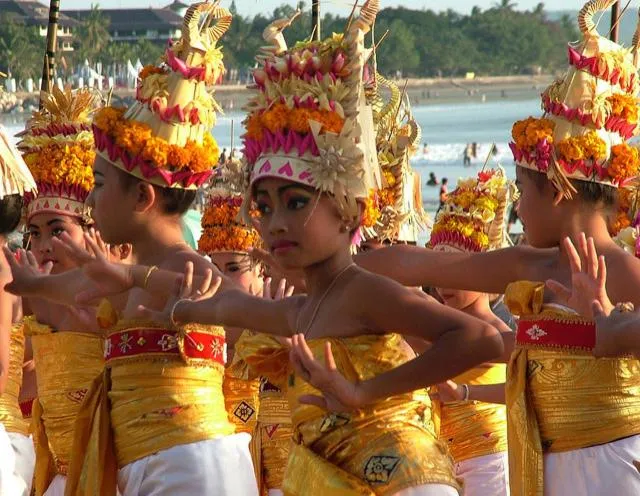 People in Villa Mandala