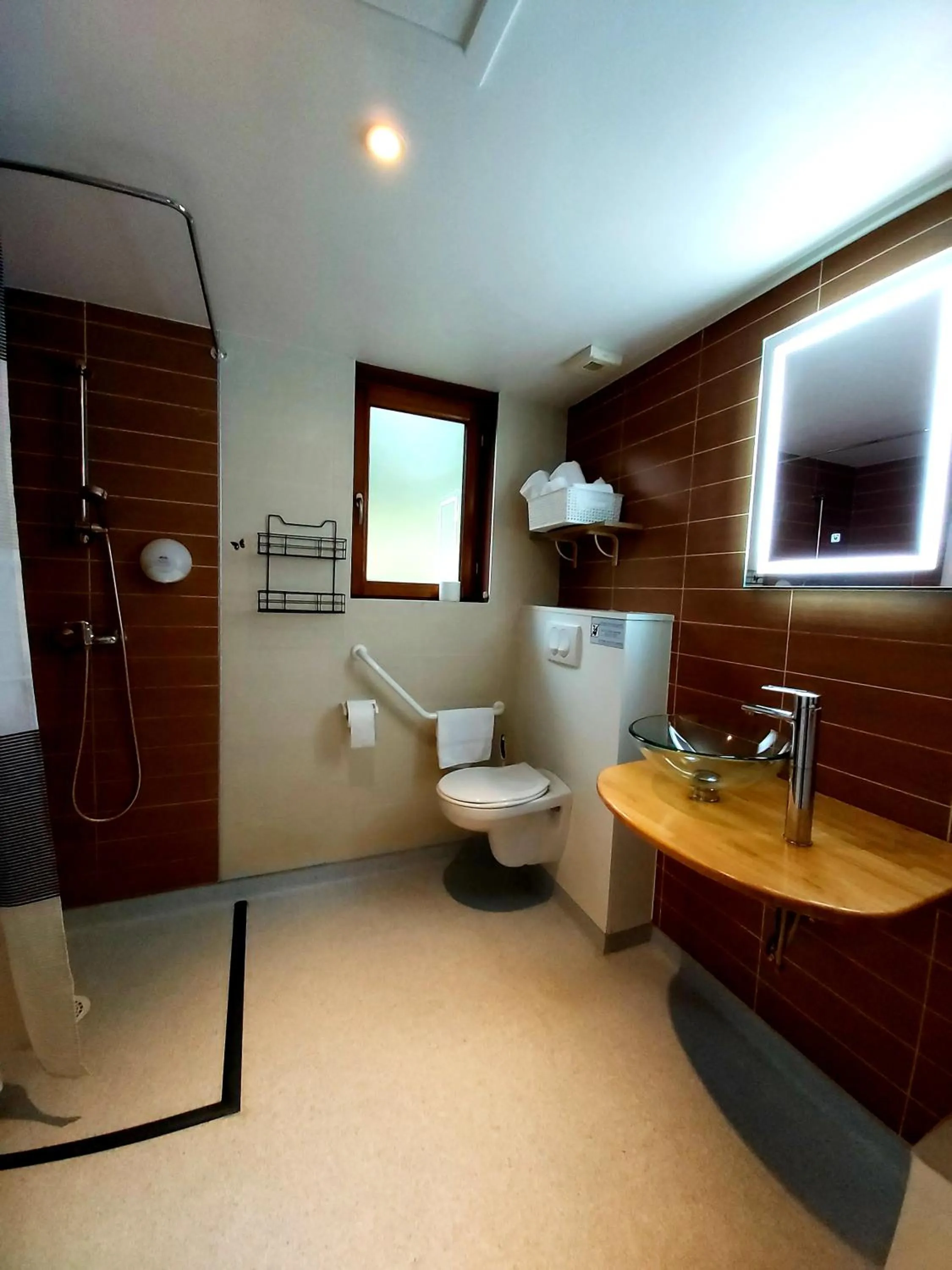 Toilet in Le Hameau du Comté de Foix