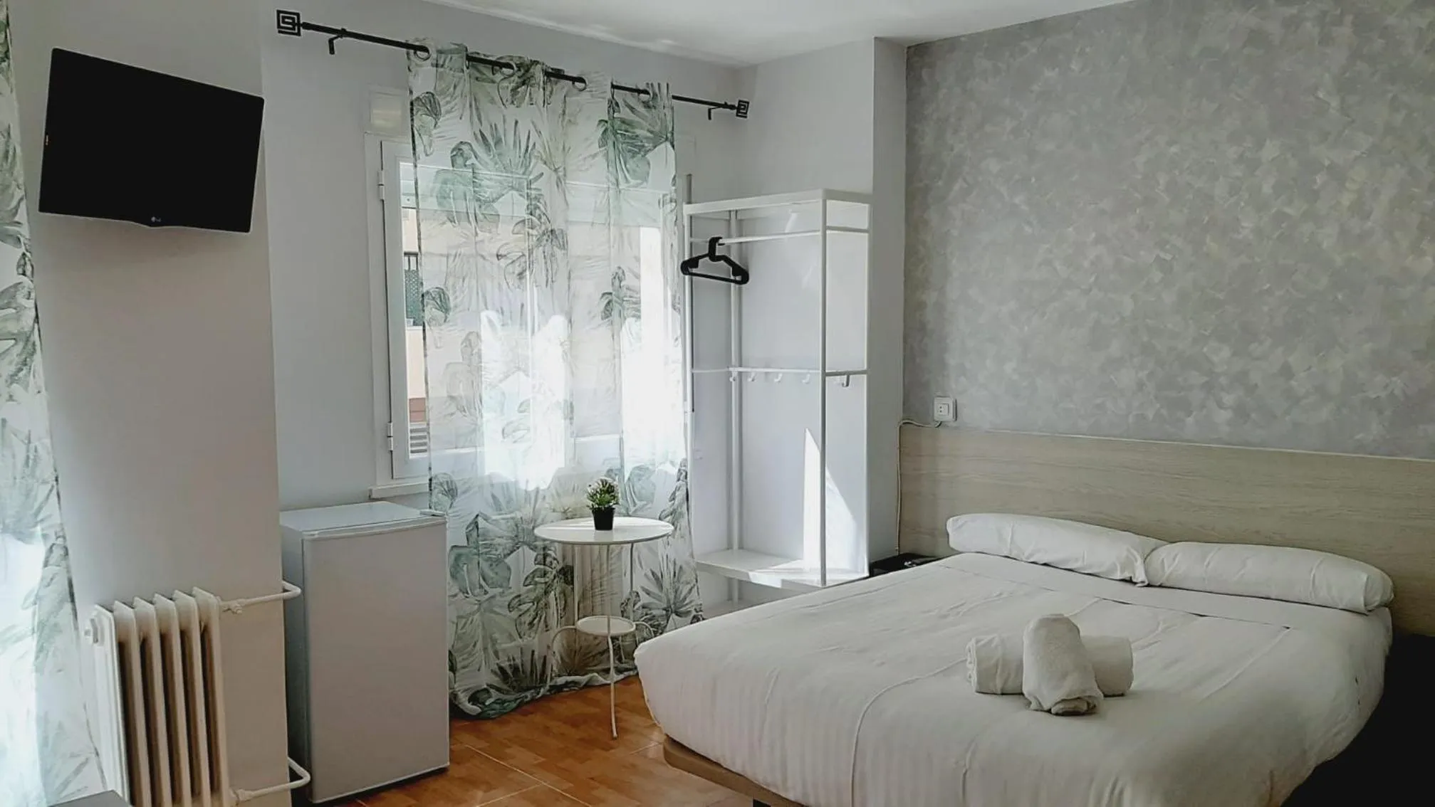 TV and multimedia, Bed in Hostal Lucia by gaiarooms