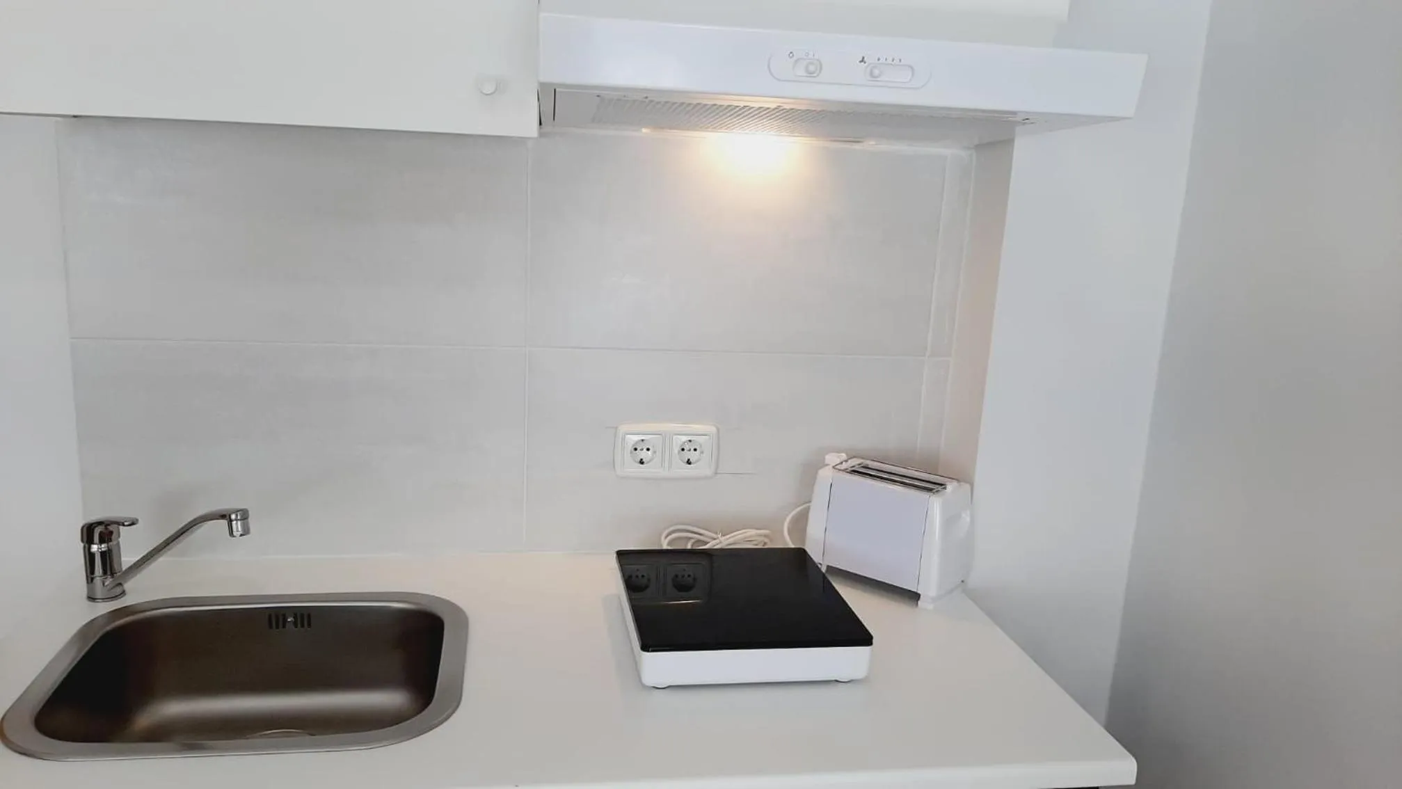 Kitchen or kitchenette in Hostal Lucia by gaiarooms