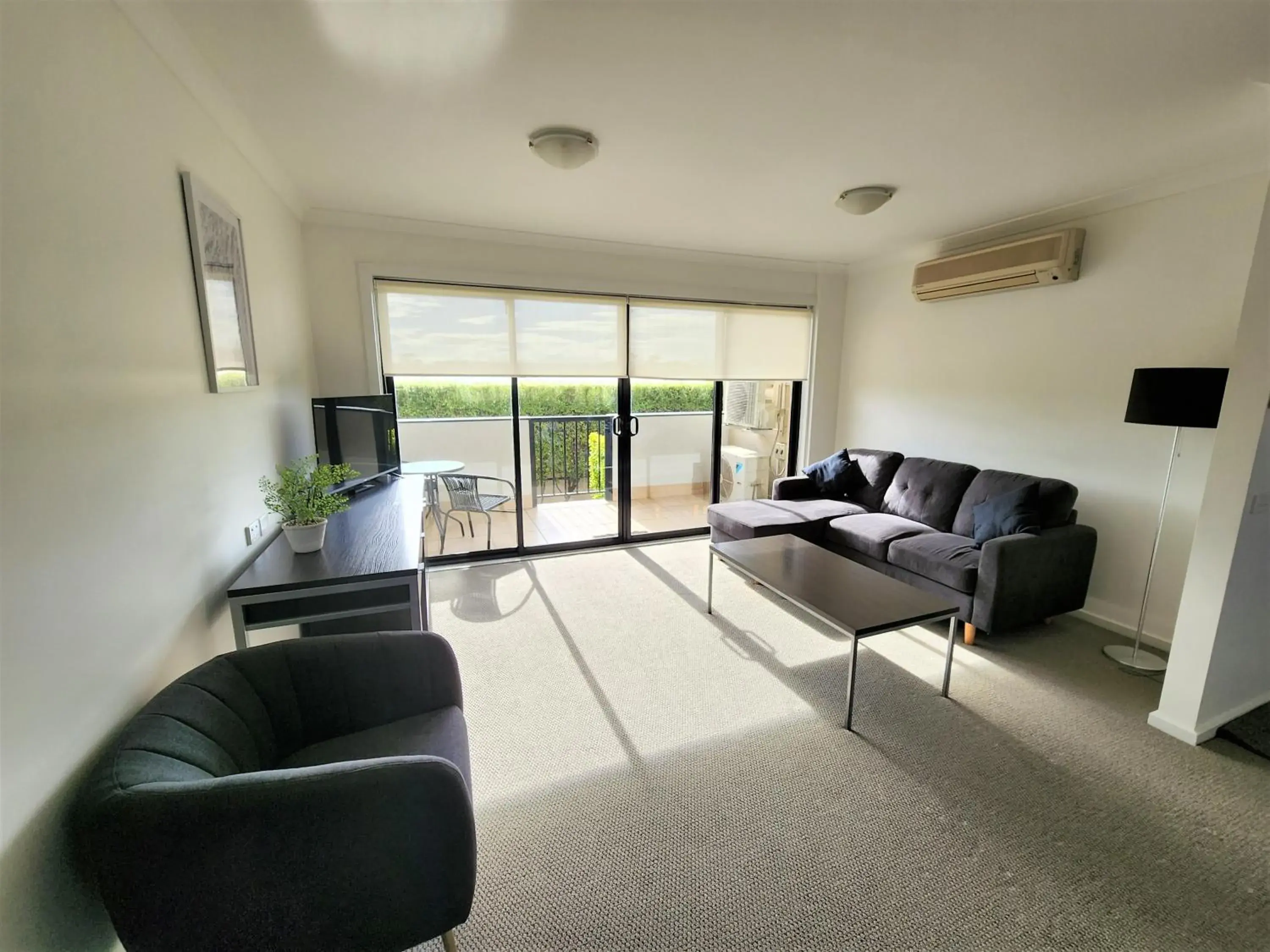 One-Bedroom Apartment in Oceanic on Thompson Apartments One-Bedroom Apartment in Oceanic on Thompson Apartments