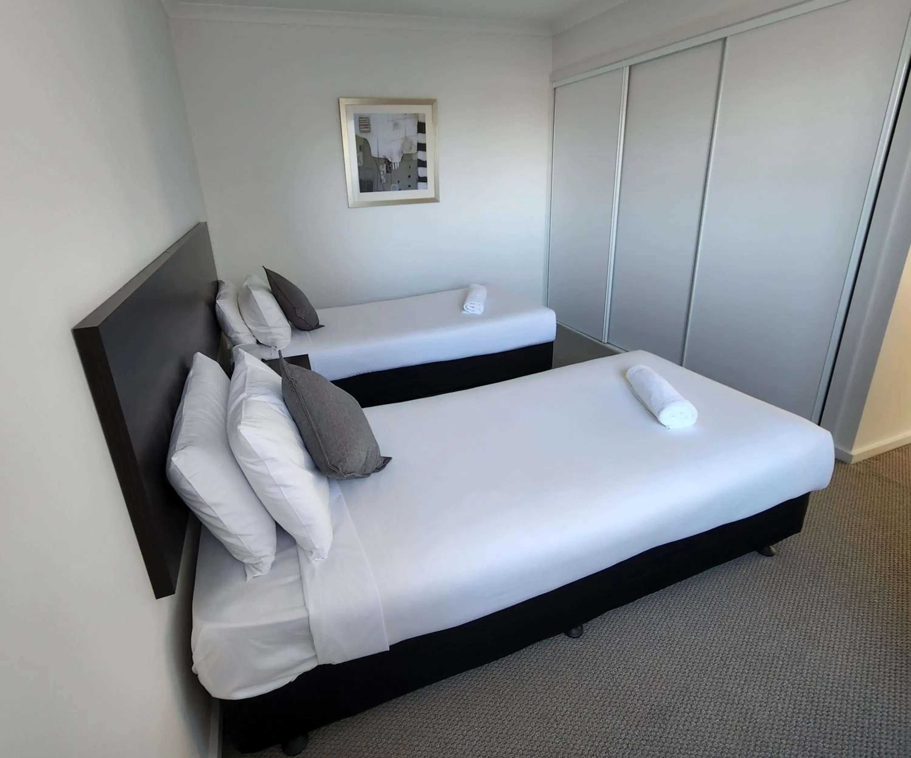 Deluxe Two-Bedroom Apartment in Oceanic on Thompson Apartments Deluxe Two-Bedroom Apartment in Oceanic on Thompson Apartments