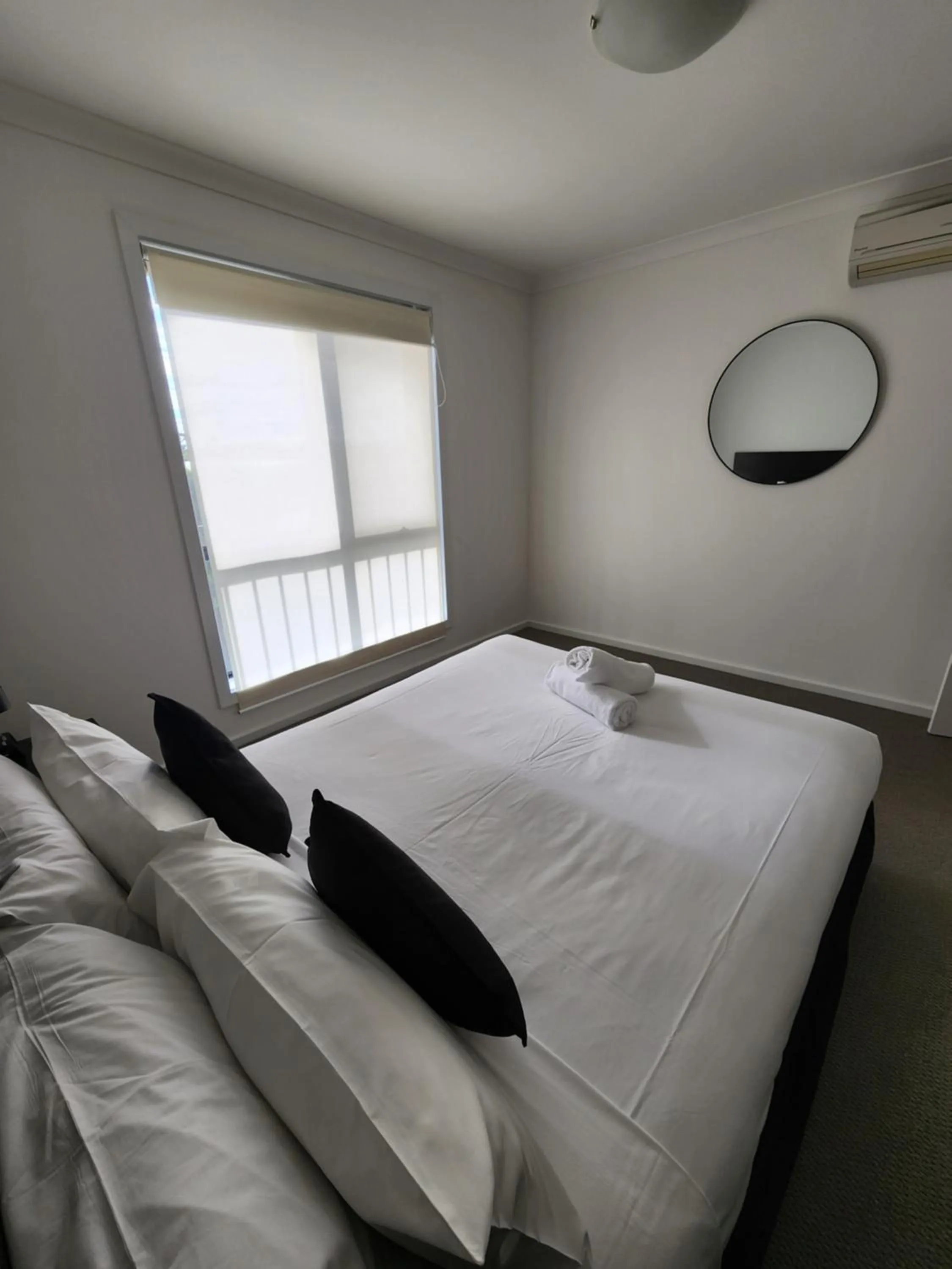 Bed in Oceanic on Thompson Apartments