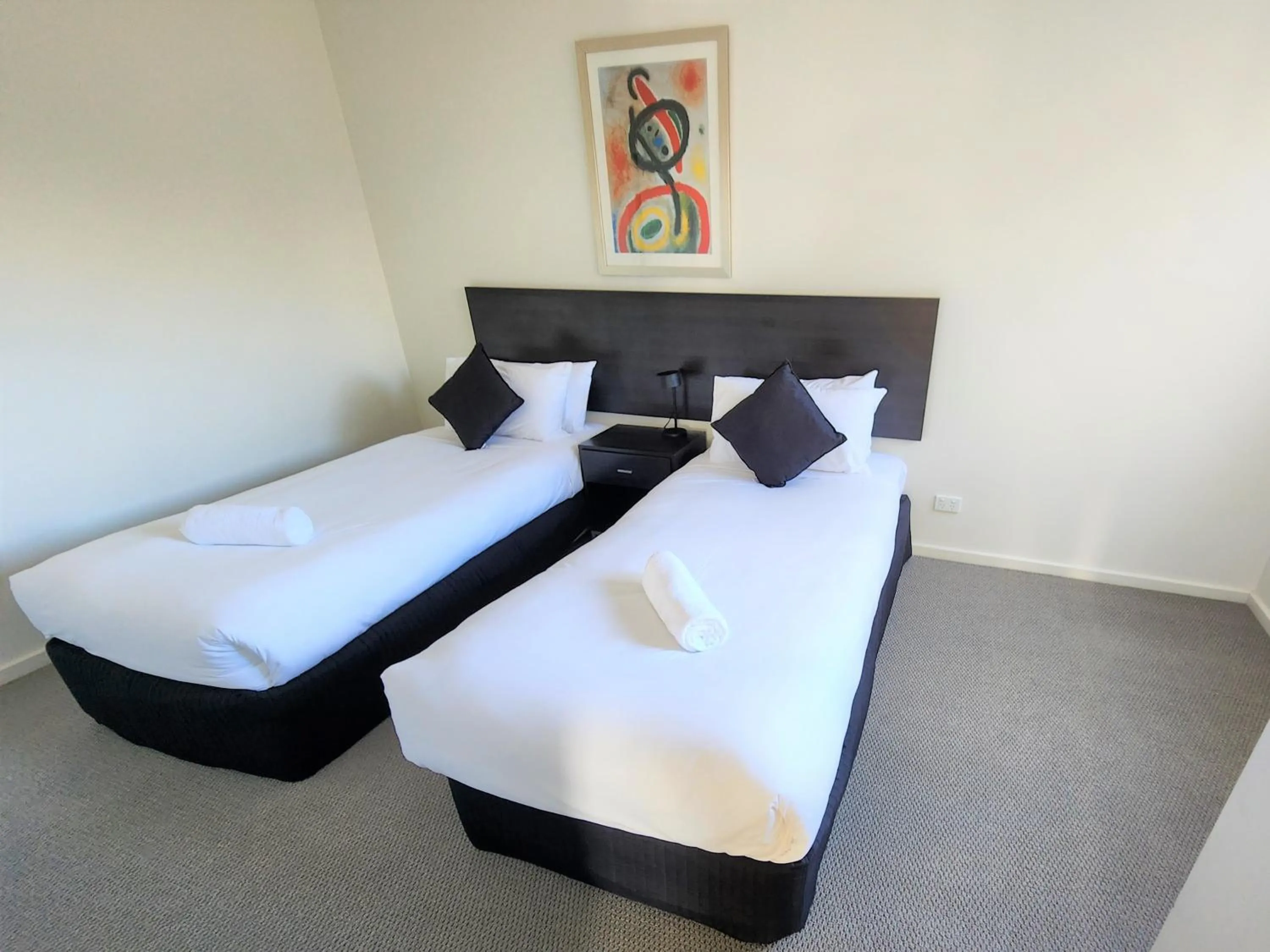 Bed in Oceanic on Thompson Apartments