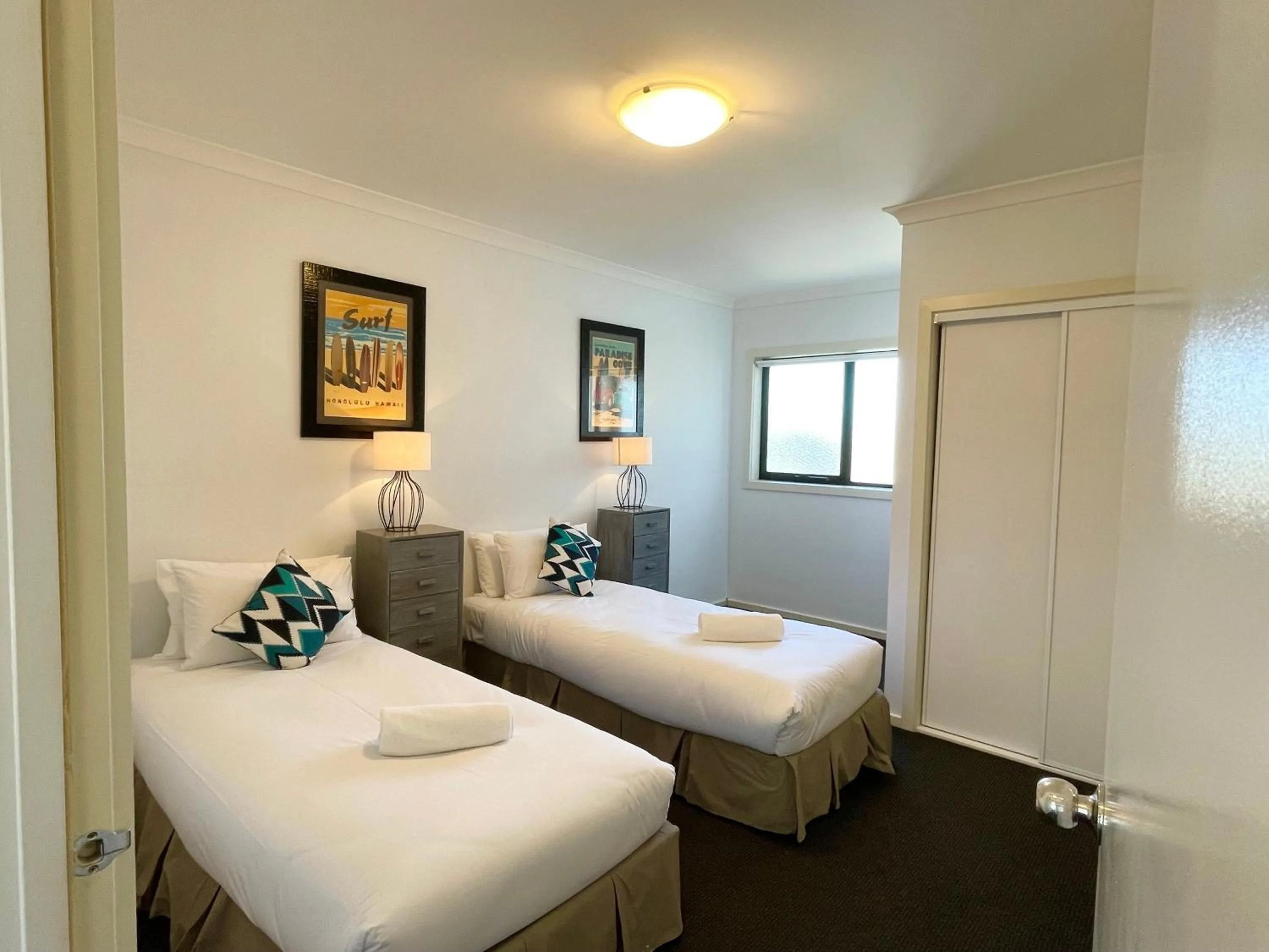 Bed in Oceanic on Thompson Apartments