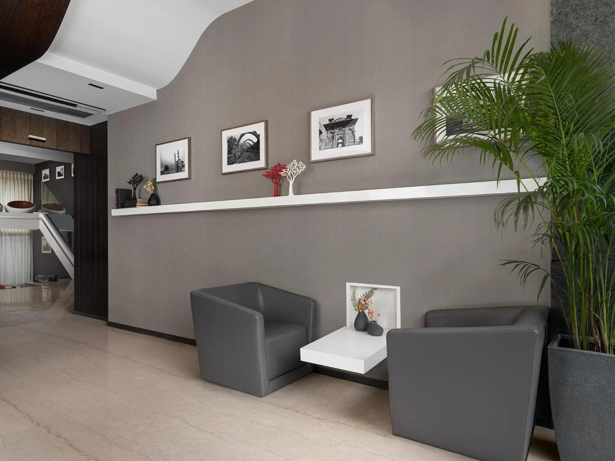 Lobby or reception in The Atara Near Golf Course Road