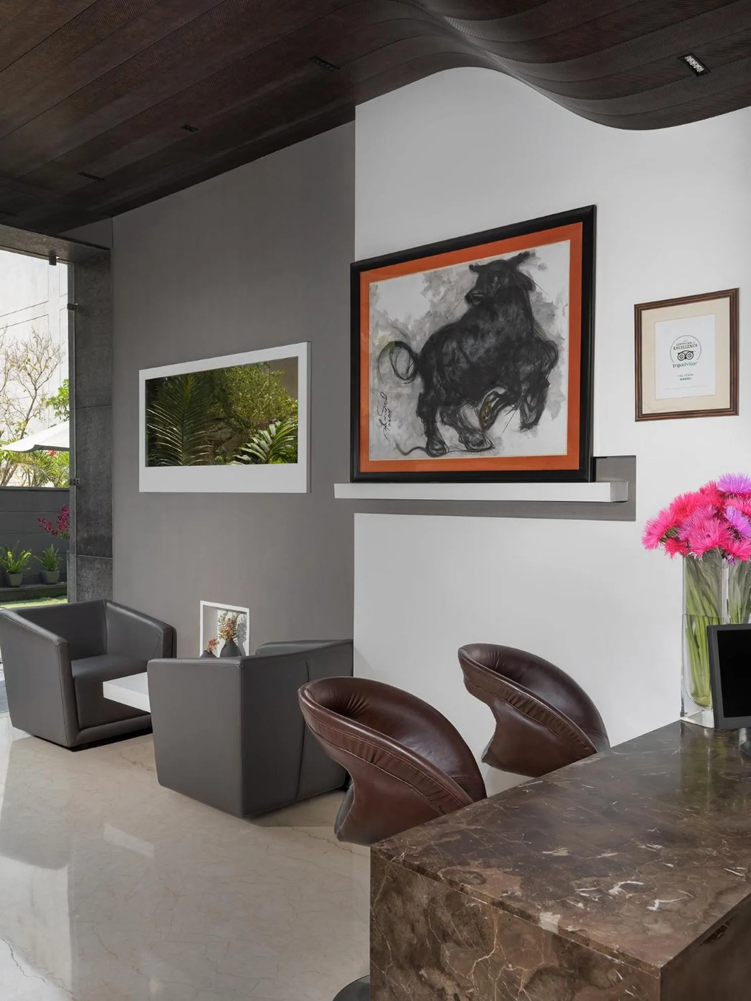 Lobby or reception in The Atara Near Golf Course Road