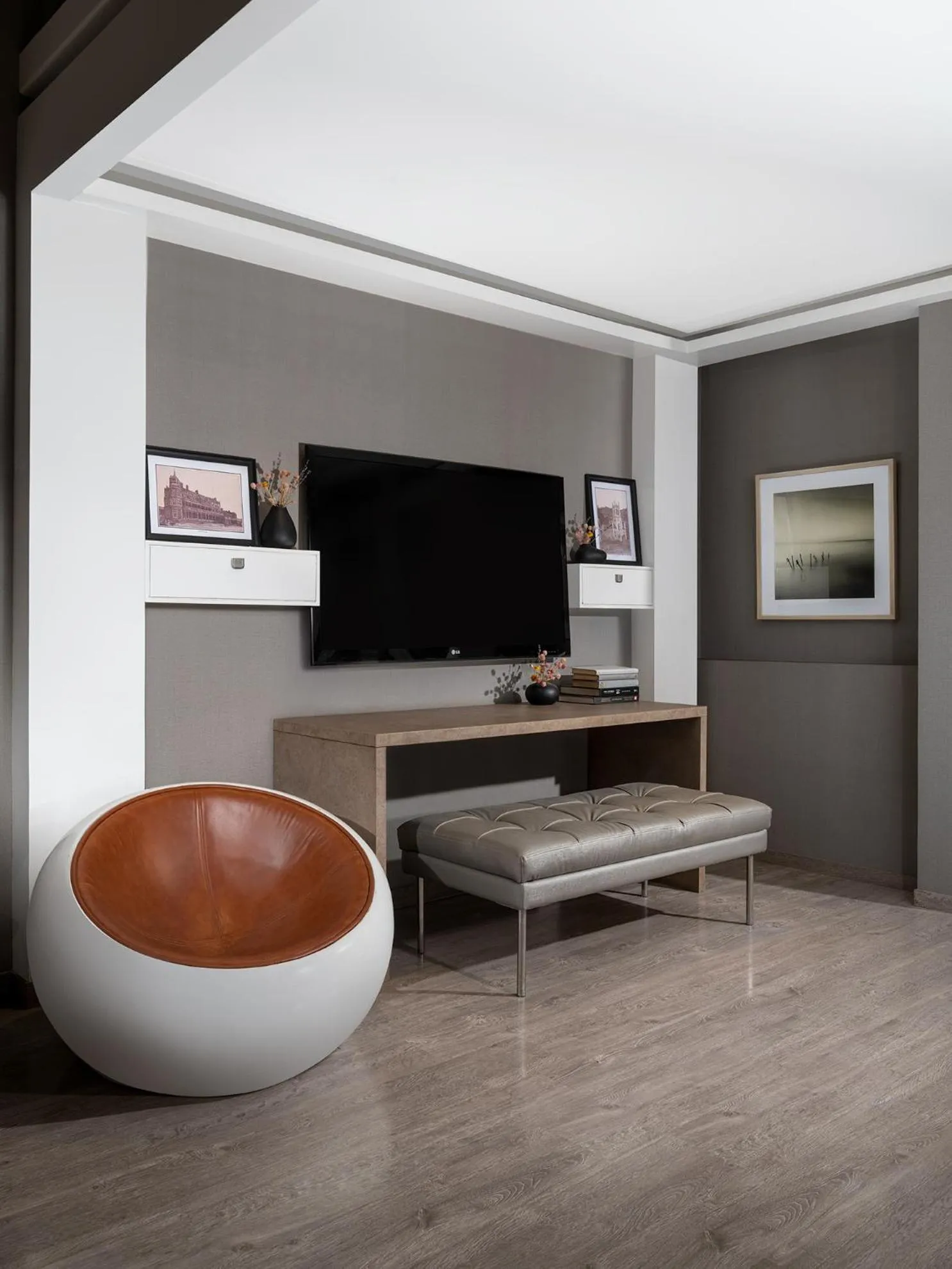 TV and multimedia in The Atara Near Golf Course Road