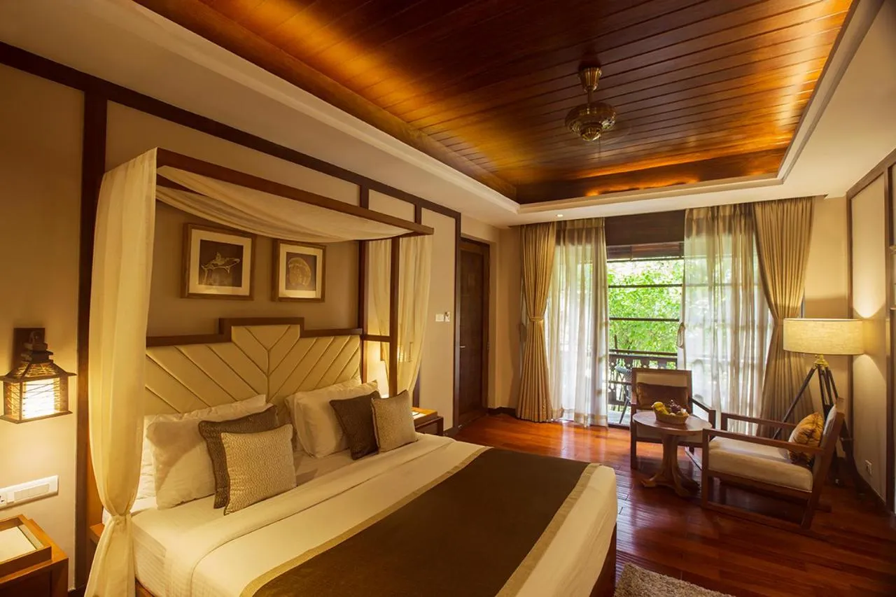 Bedroom, Bed in Sea Shell Neil