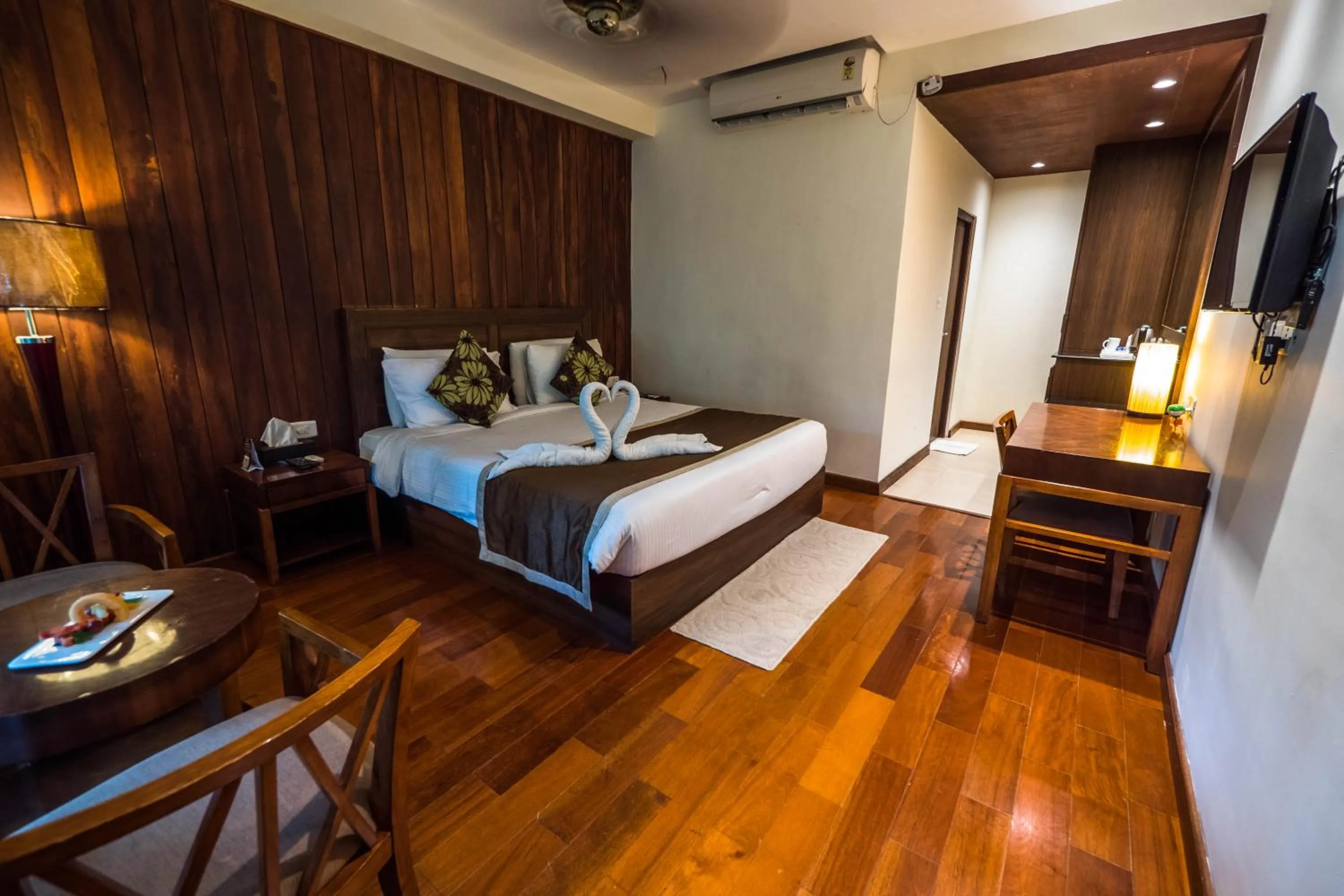 Bedroom, Bed in Sea Shell Neil