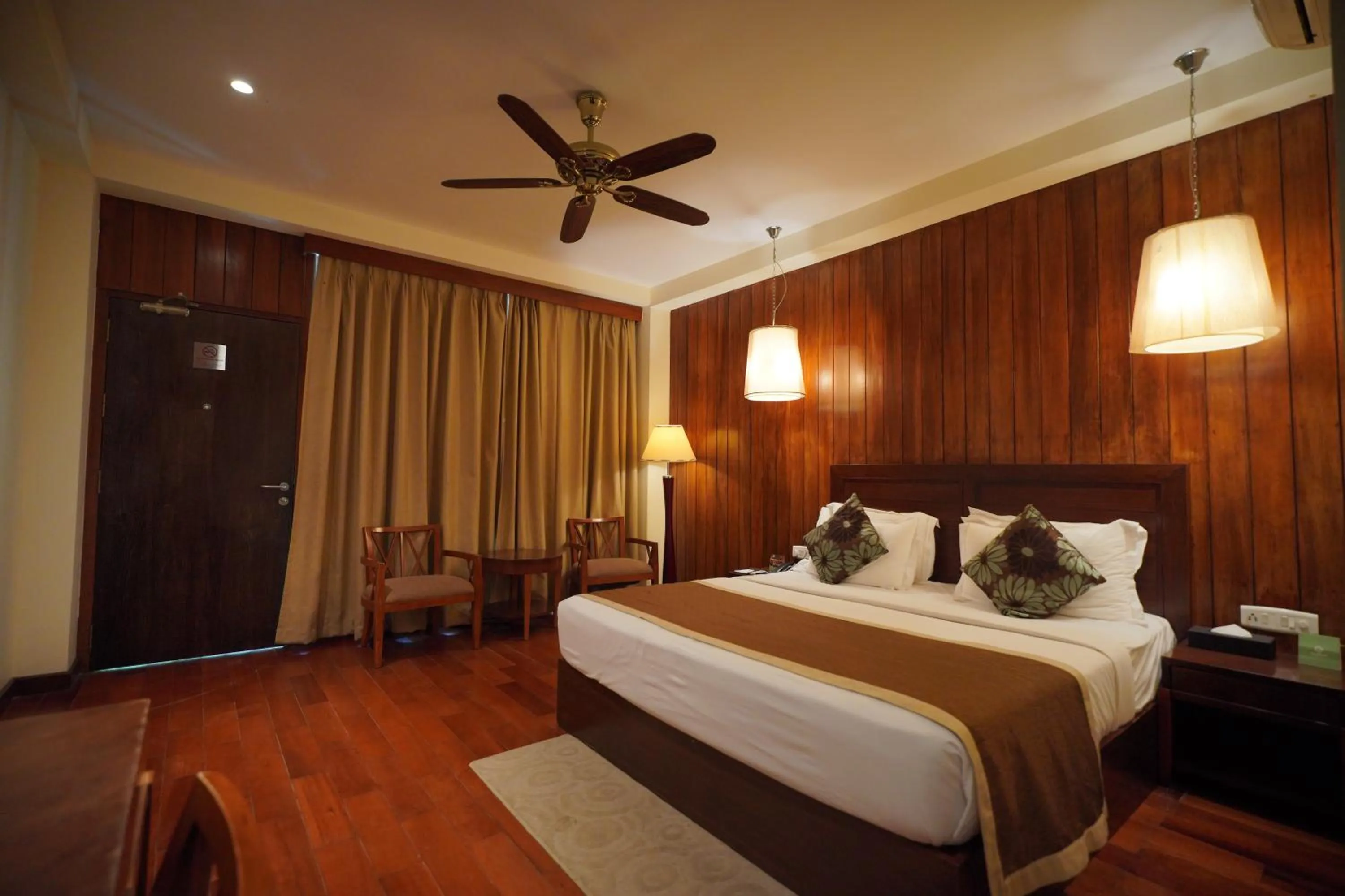 Bedroom, Bed in Sea Shell Neil