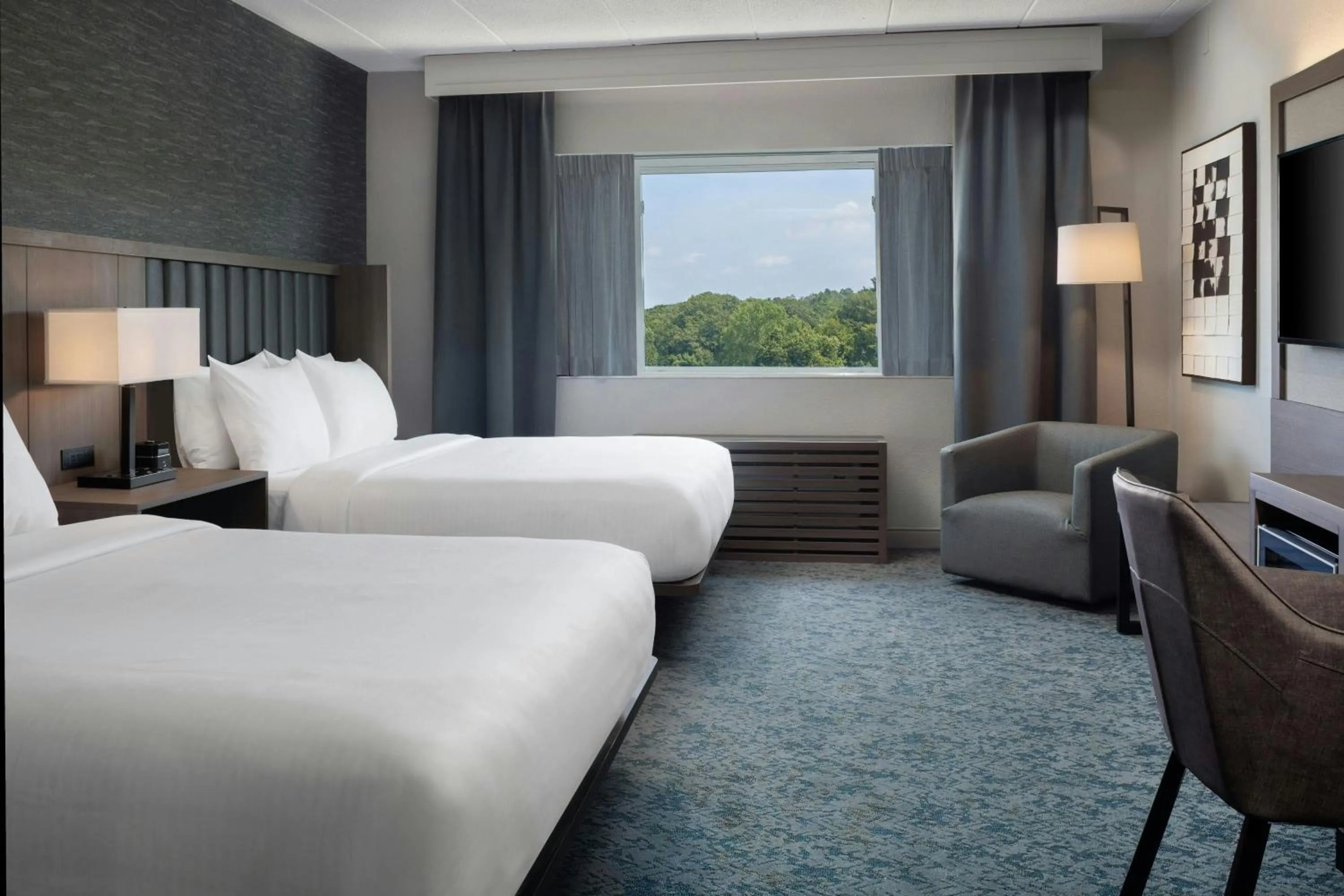 Photo of the whole room, Bed in Sheraton Framingham Hotel & Conference Center