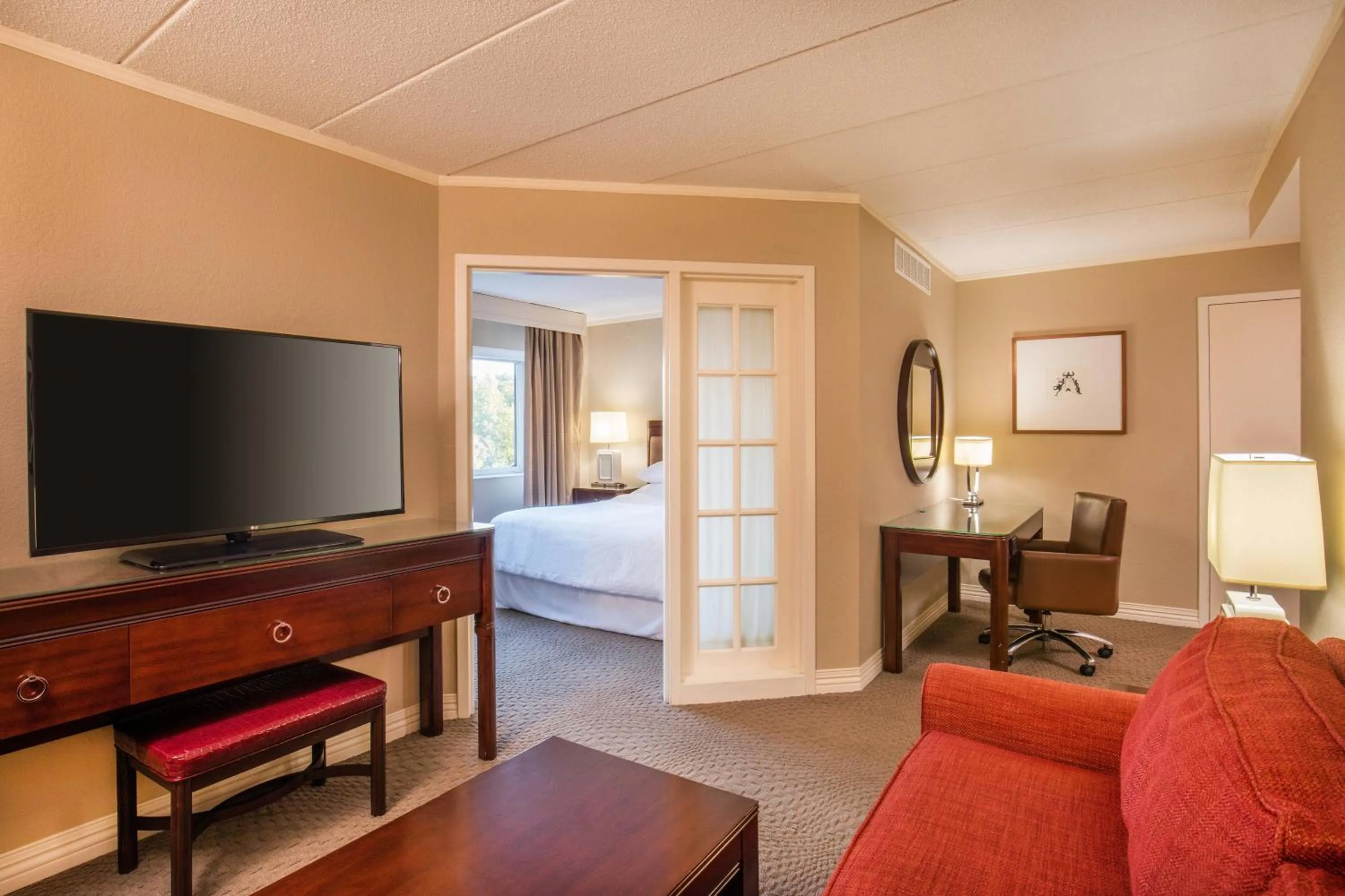 Photo of the whole room, Bed in Sheraton Framingham Hotel & Conference Center