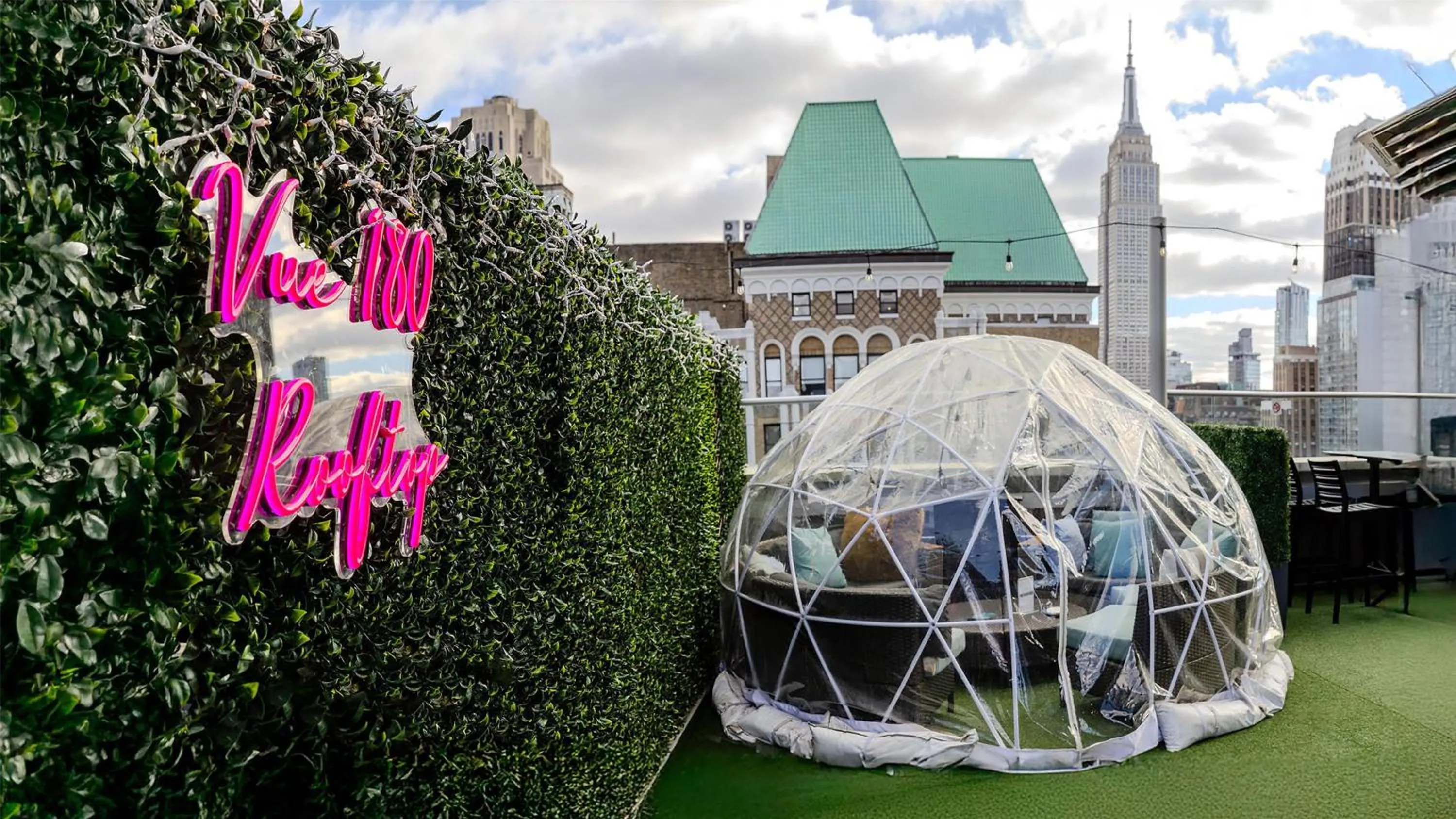 Lounge or bar in DoubleTree by Hilton New York Times Square South