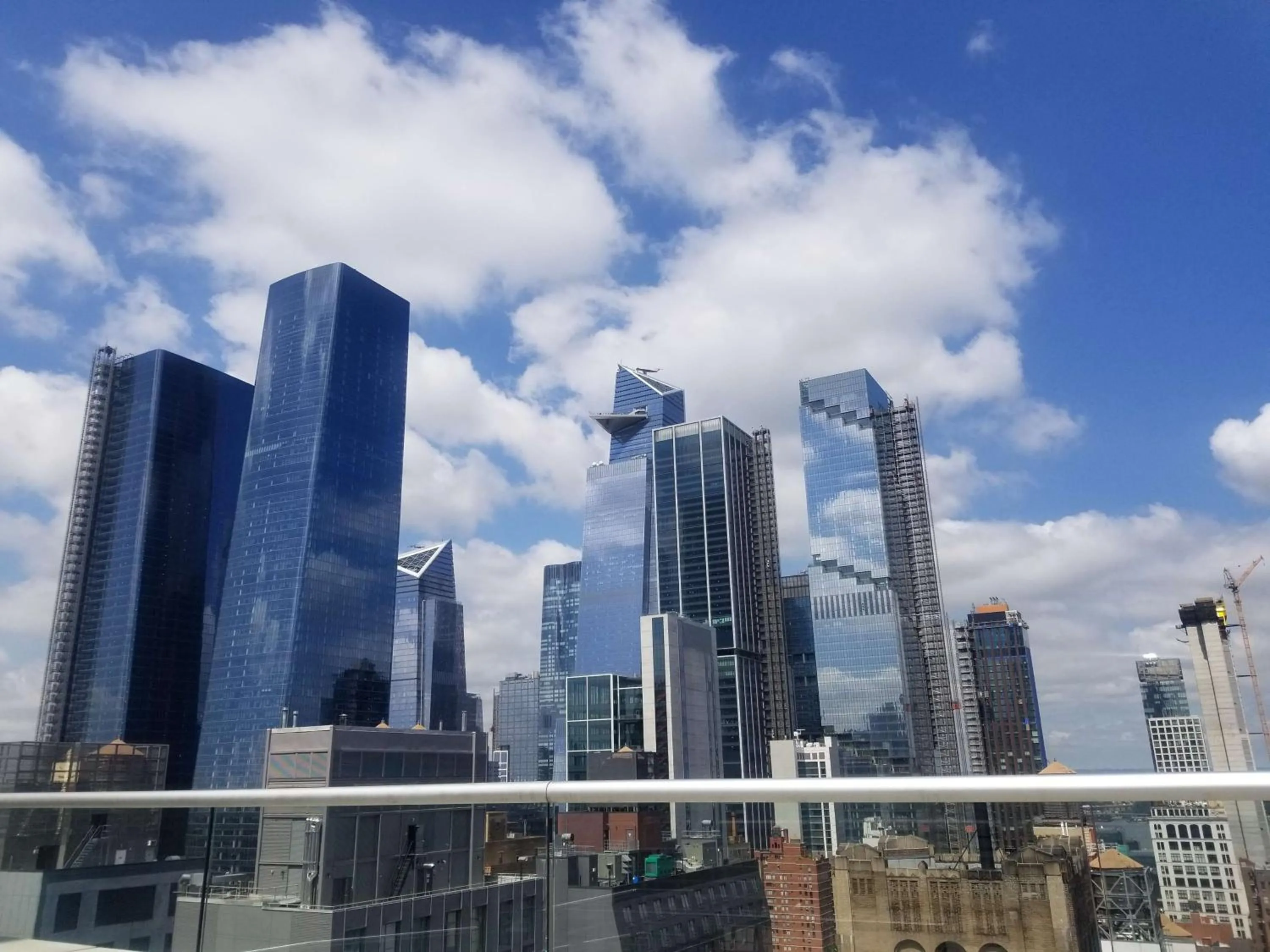Lounge or bar in DoubleTree by Hilton New York Times Square South