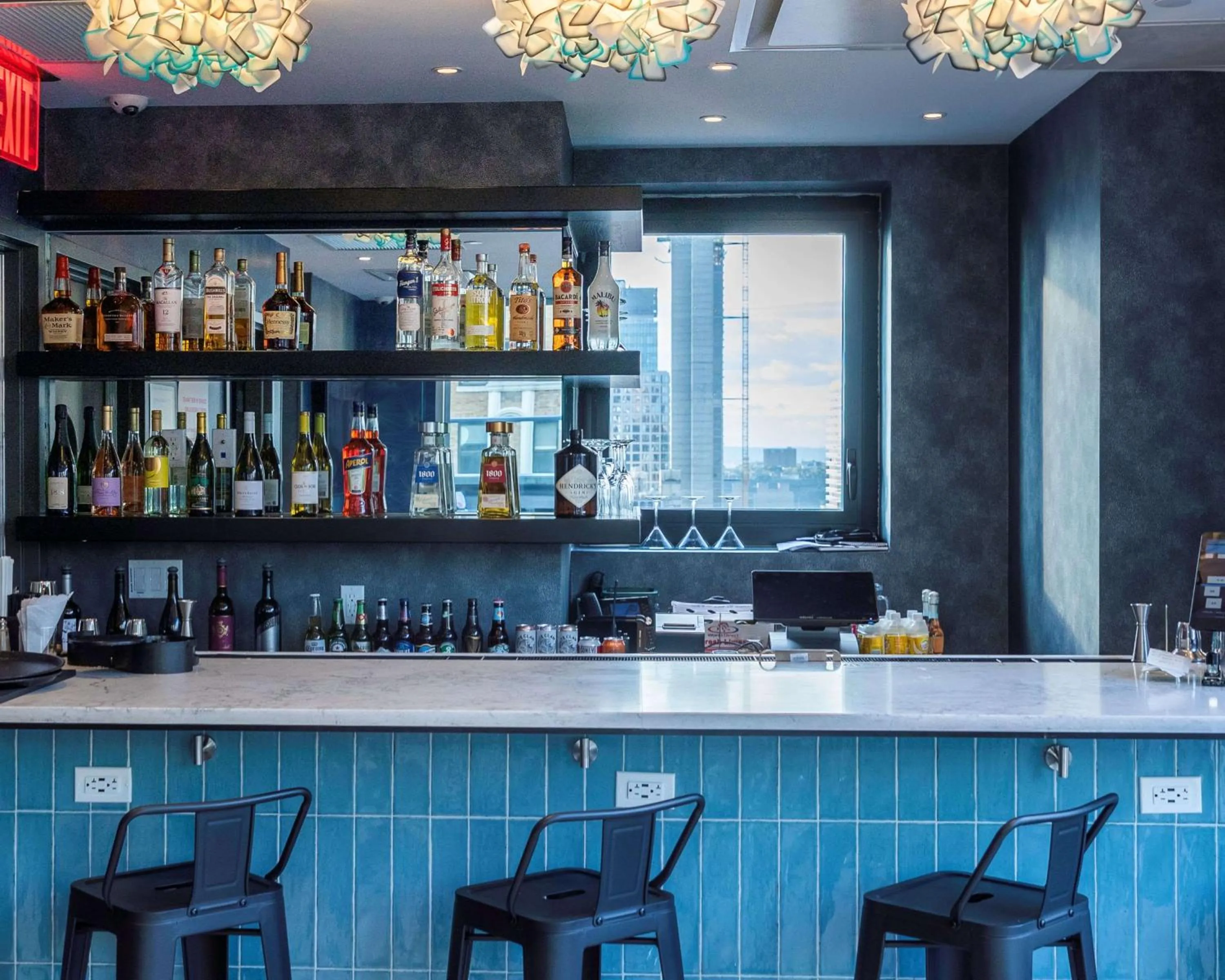 Lounge or bar in DoubleTree by Hilton New York Times Square South