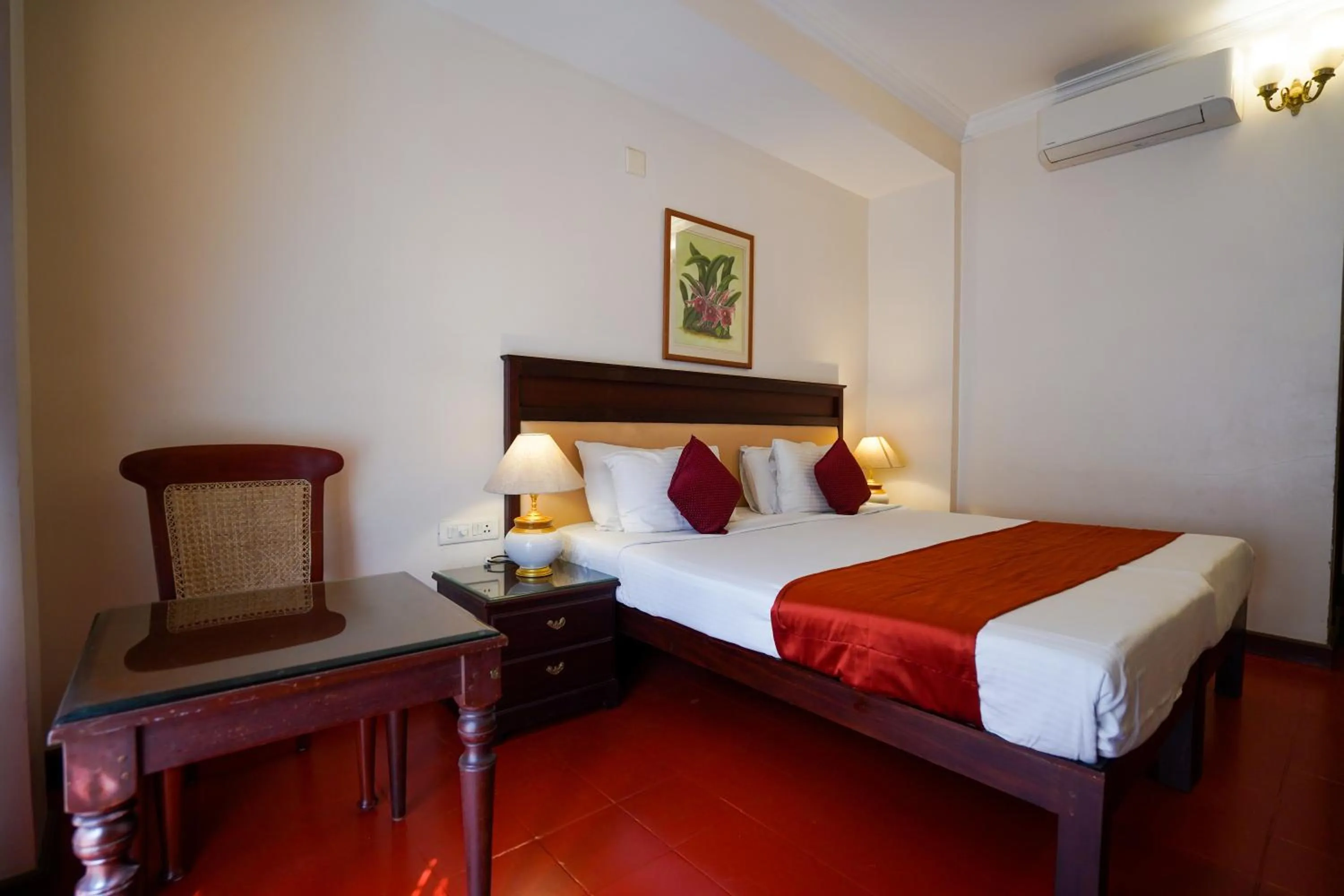 room service, Bed in Hotel Arches