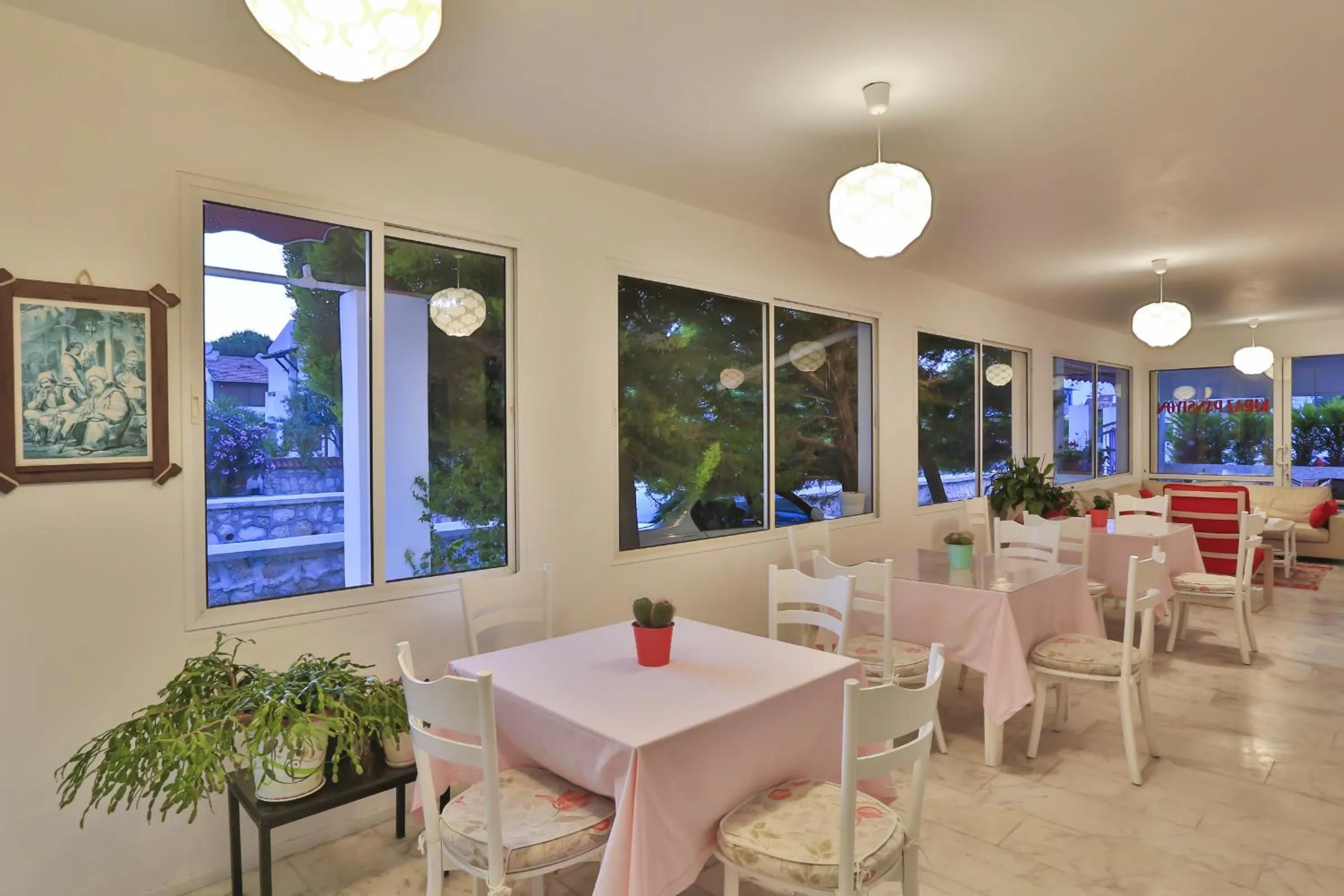 Restaurant/places to eat in Kiraz Butik Hotel