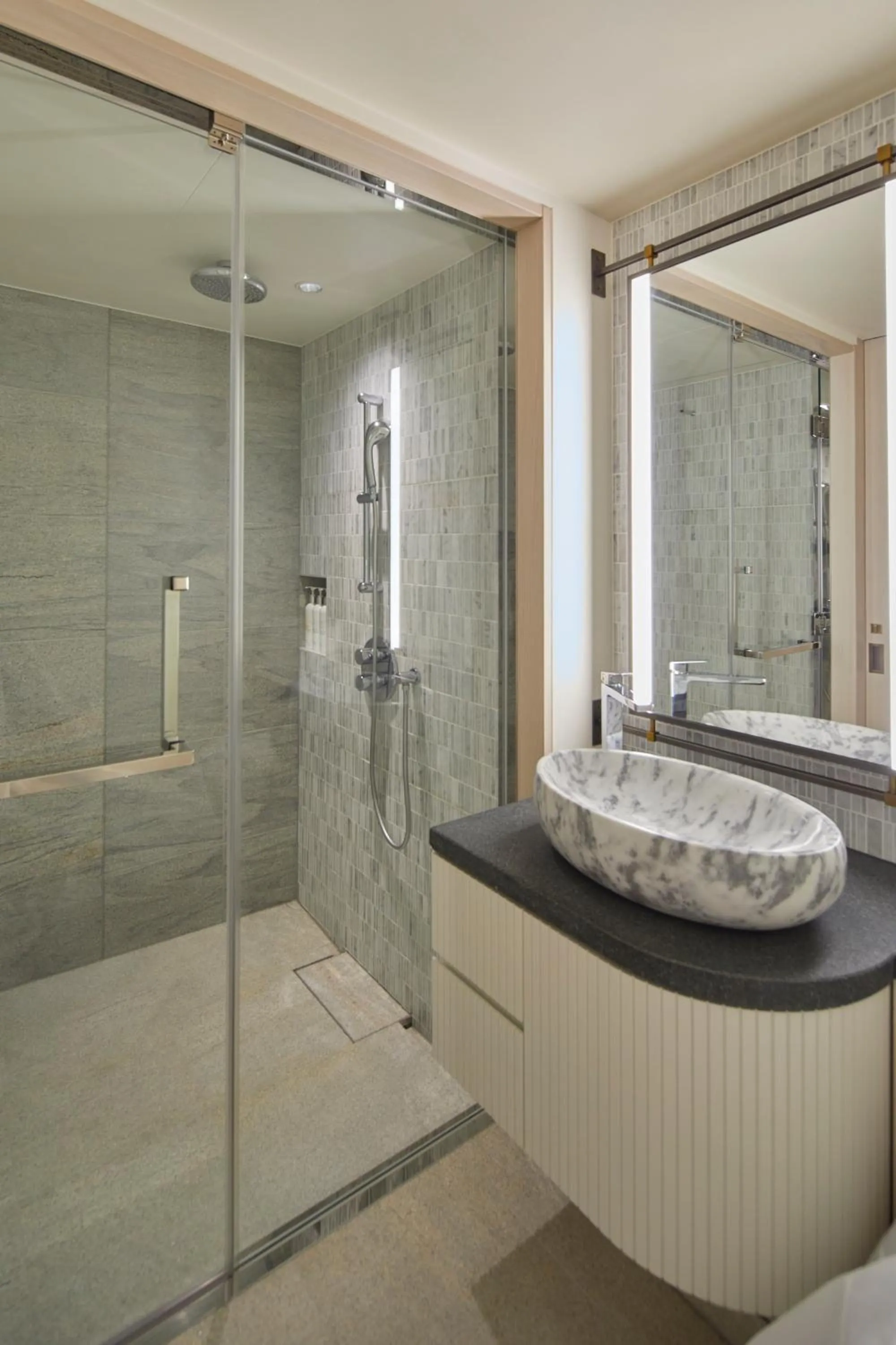 Bathroom in Kimpton Shinjuku Tokyo by IHG