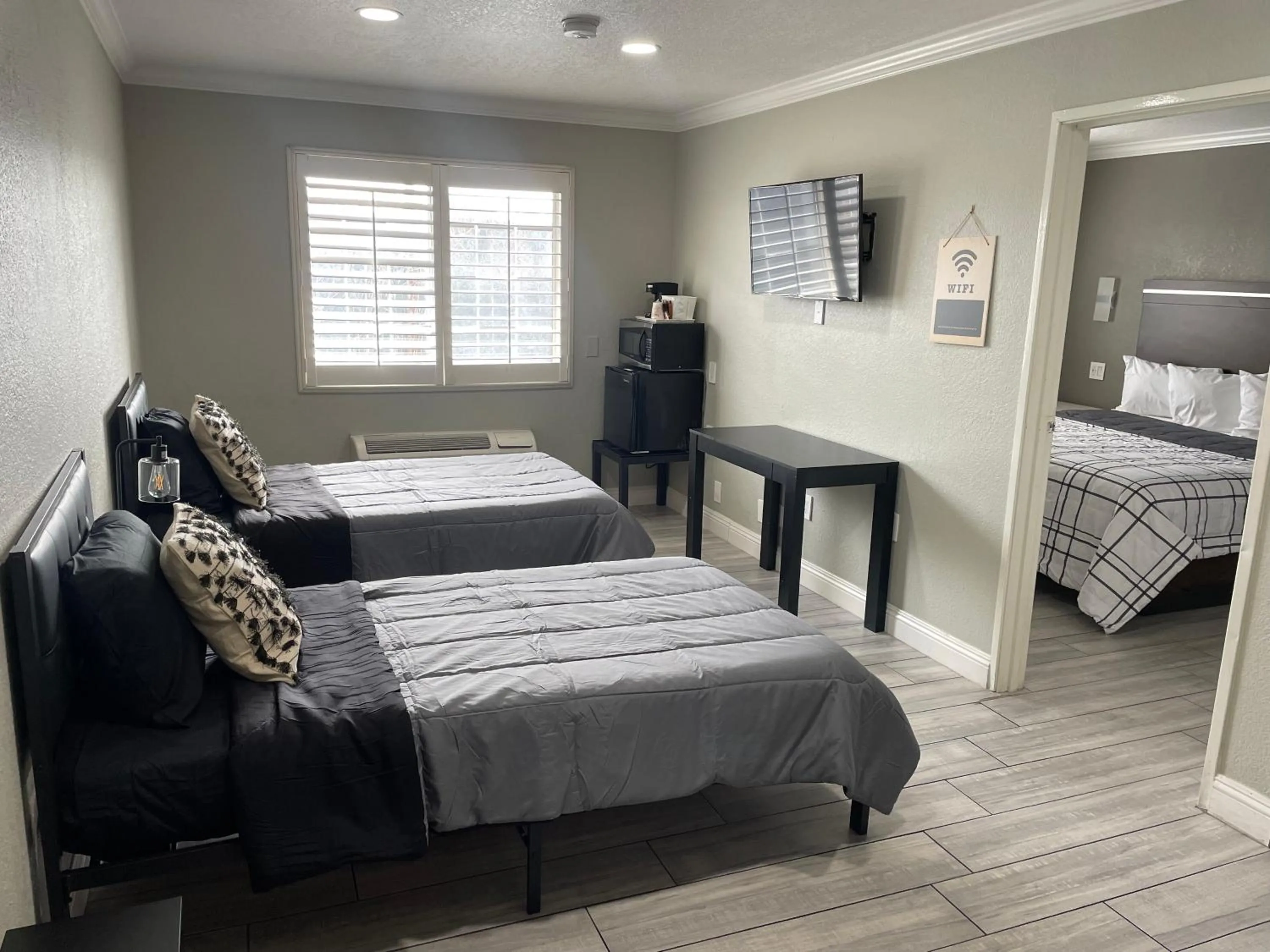 Bed in Cabana Inn & Suites