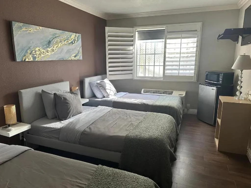 Bed in Cabana Inn & Suites