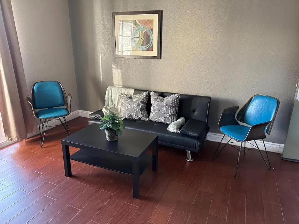 Seating area in Cabana Inn & Suites