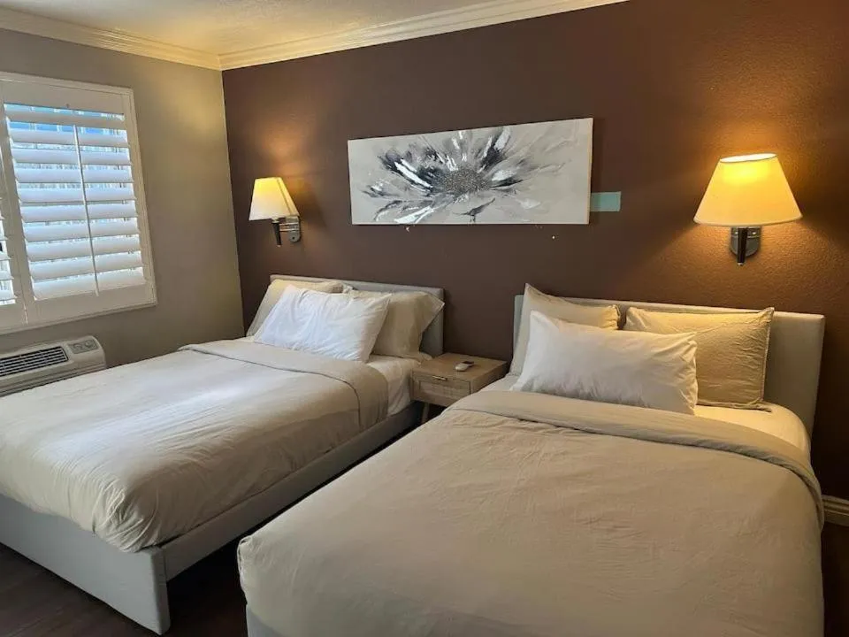 Bedroom, Bed in Cabana Inn & Suites