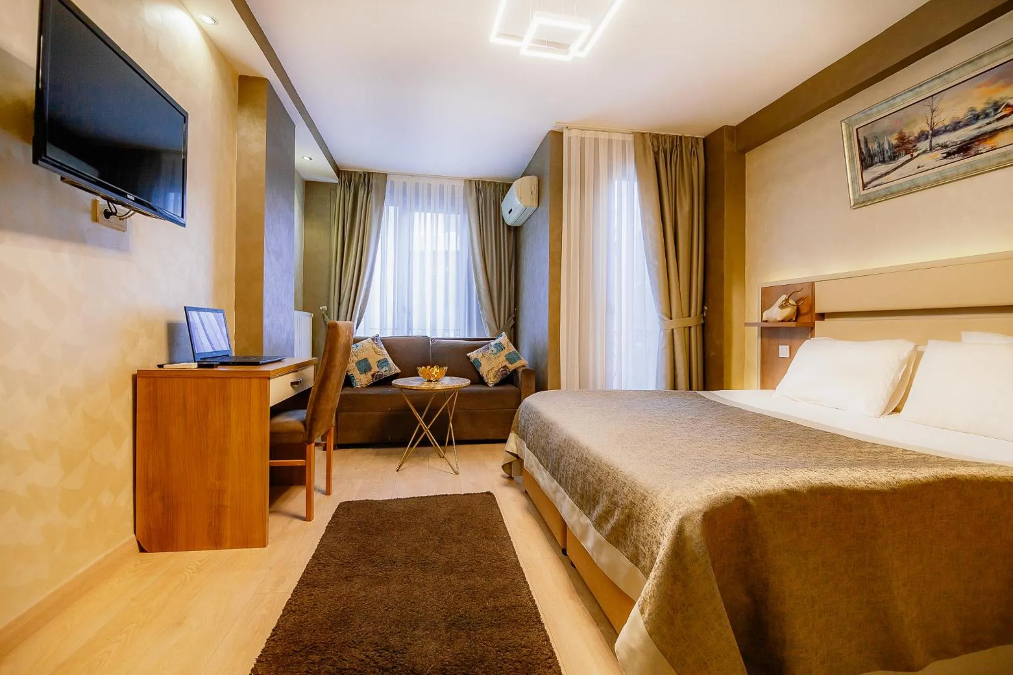 Photo of the whole room, Bed in Kavalalı Suites