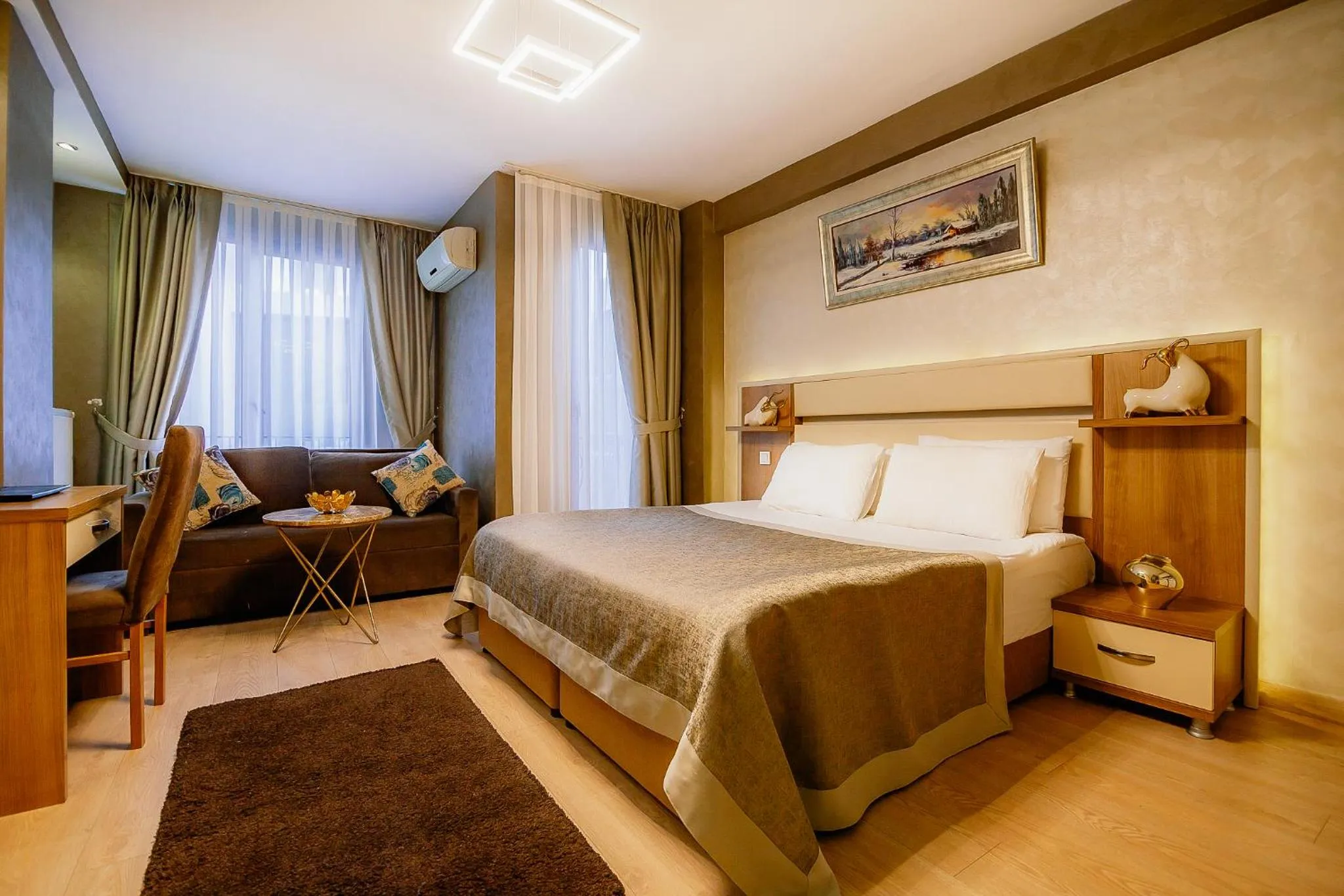 Photo of the whole room, Bed in Kavalalı Suites