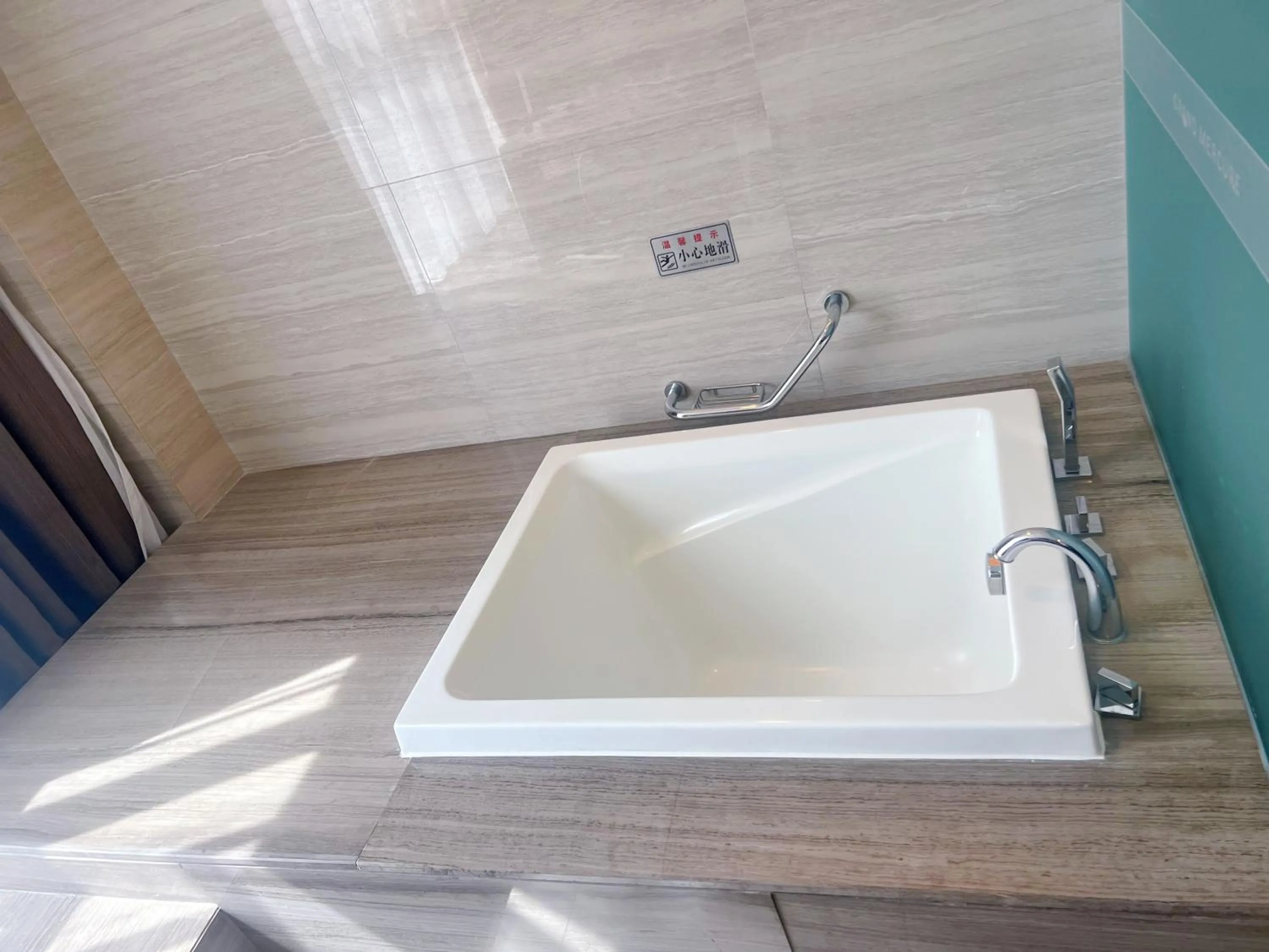 Bath in Grand Mercure Xiamen Downtown-Free Welcome Fruit & Metro Station