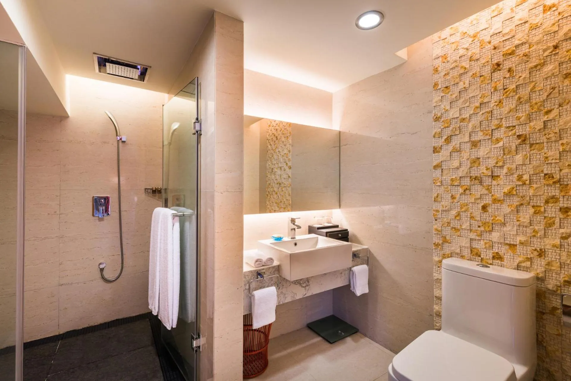 Shower in Grand Mercure Xiamen Downtown-Free Welcome Fruit & Metro Station