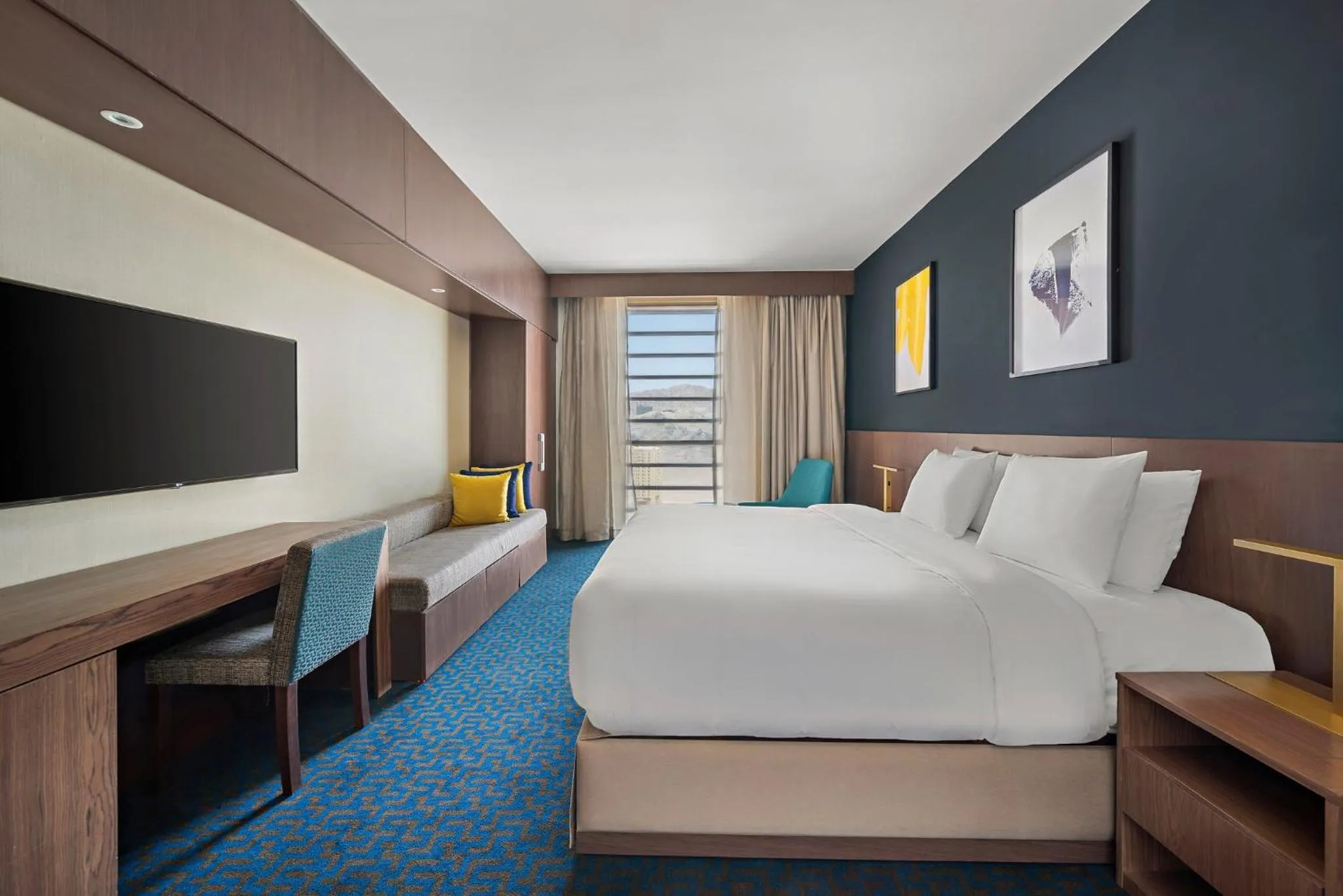 Photo of the whole room, Bed in voco Makkah an IHG Hotel