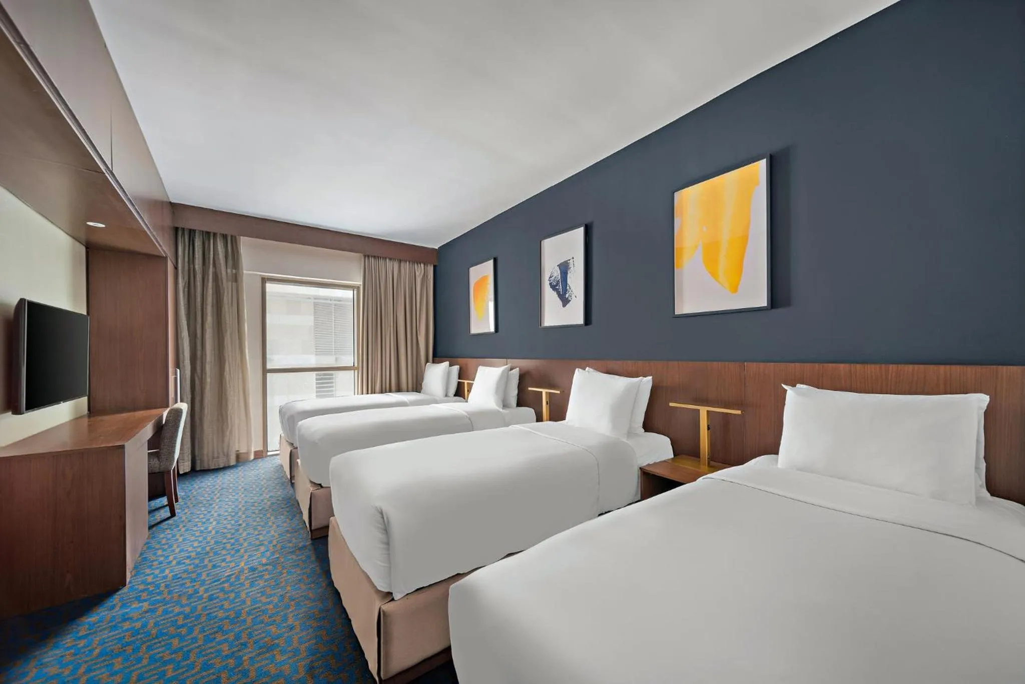 Photo of the whole room, Bed in voco Makkah an IHG Hotel