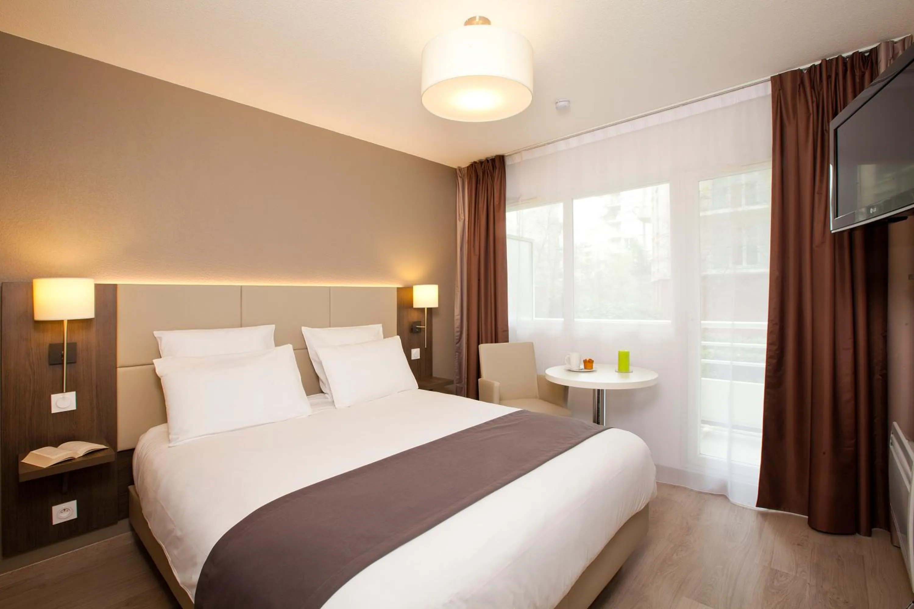 Bedroom, Bed in Séjours & Affaires Courbevoie Grande Arche