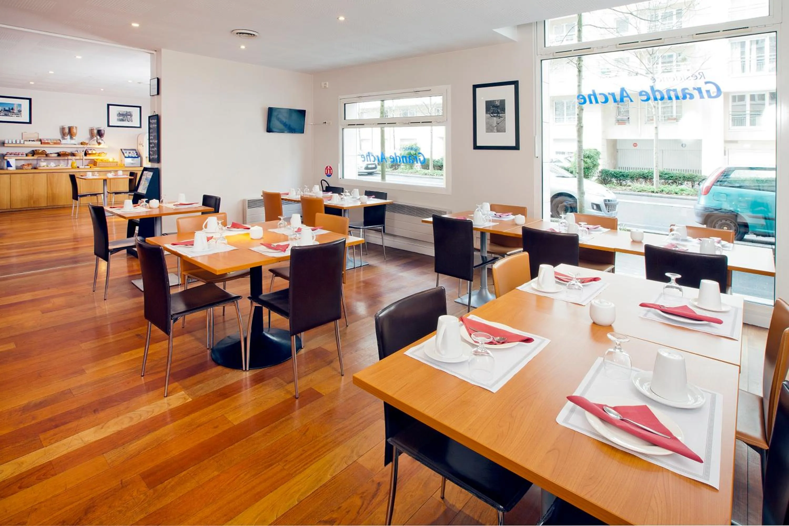 Area and facilities in Séjours & Affaires Courbevoie Grande Arche