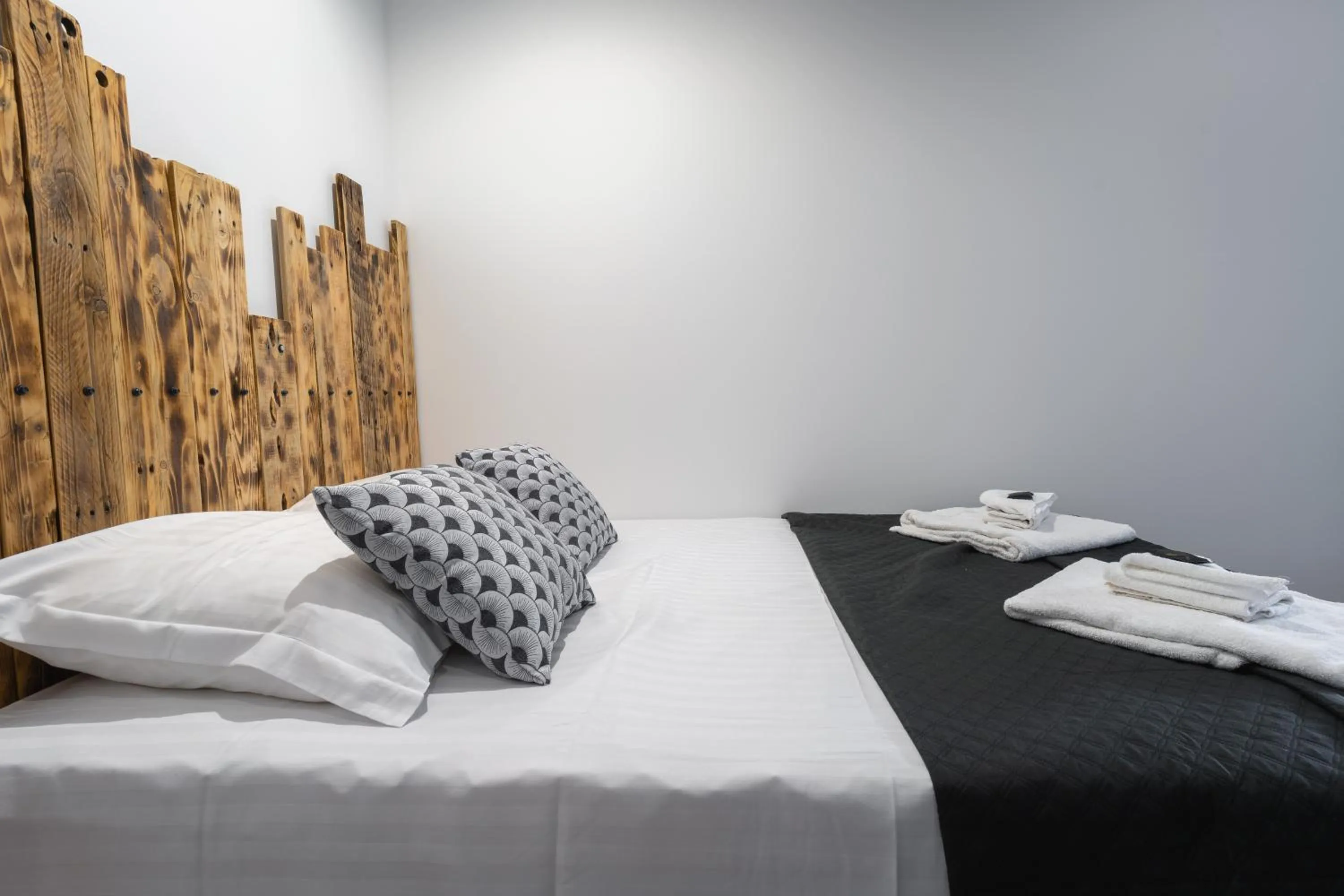 Bedroom, Bed in La Dimiere - Le Postel - Appartements de standing en hyper-centre - Louviers