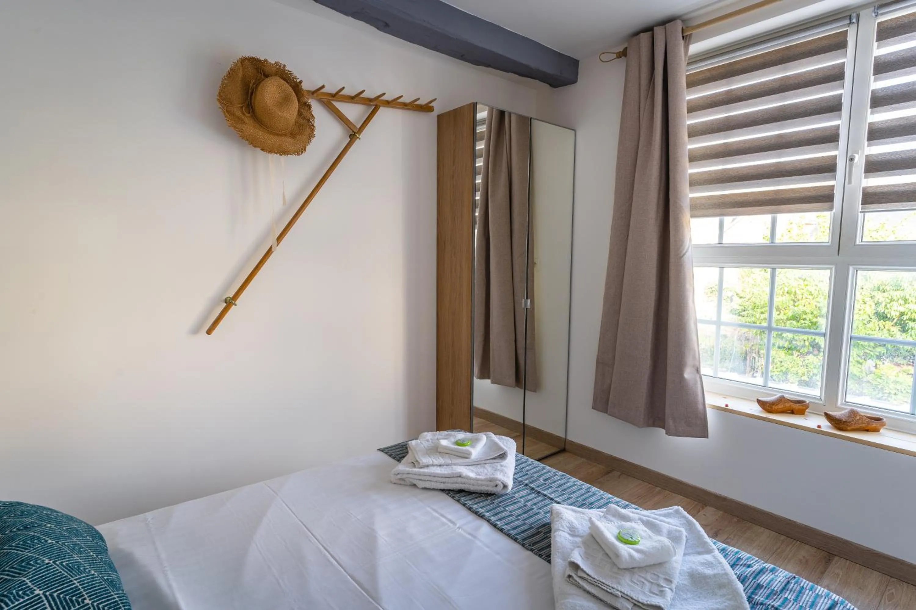 Bedroom, Bed in La Dimiere - Le Postel - Appartements de standing en hyper-centre - Louviers