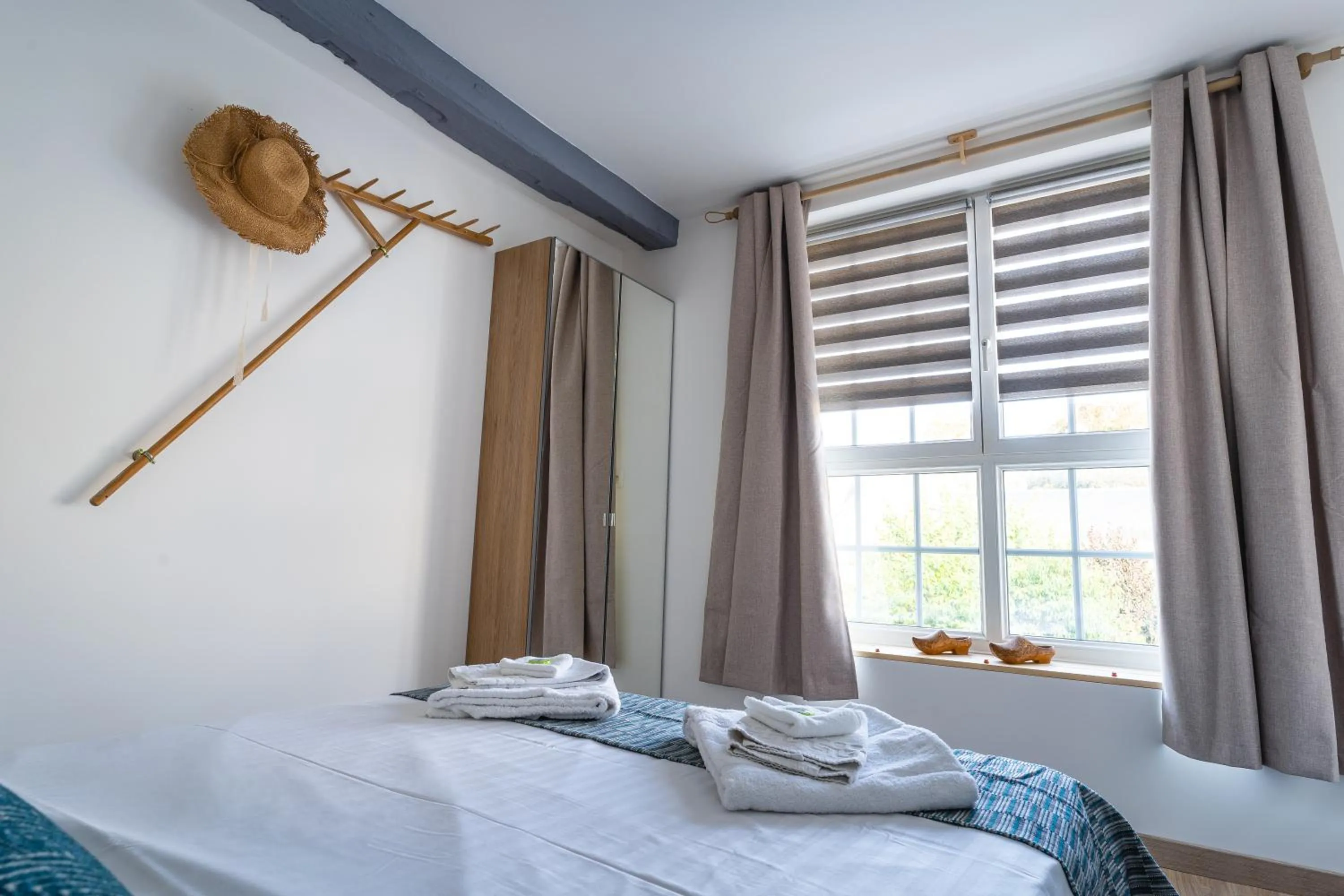 Bedroom, Bed in La Dimiere - Le Postel - Appartements de standing en hyper-centre - Louviers