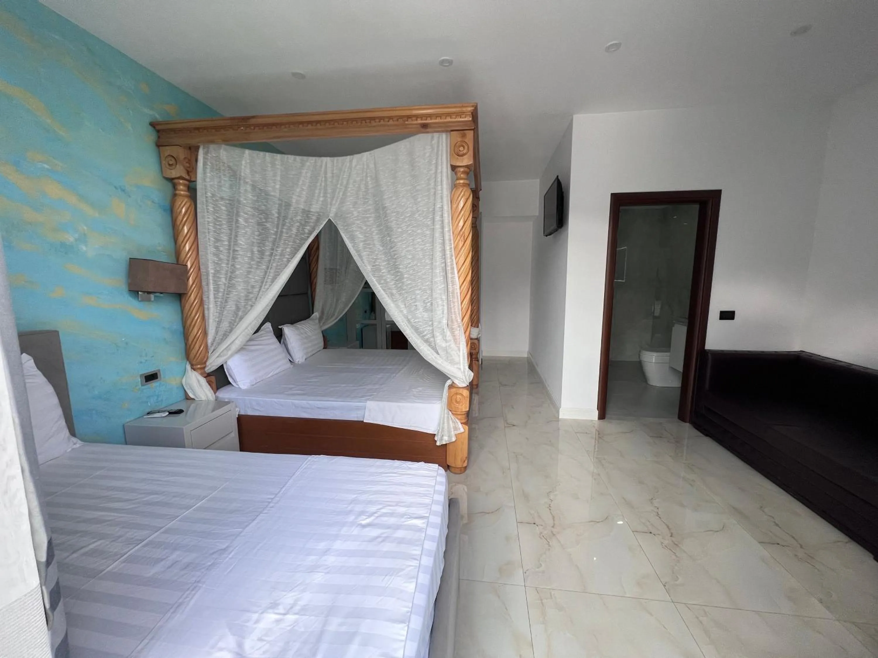 Bed in Hotel Victoria