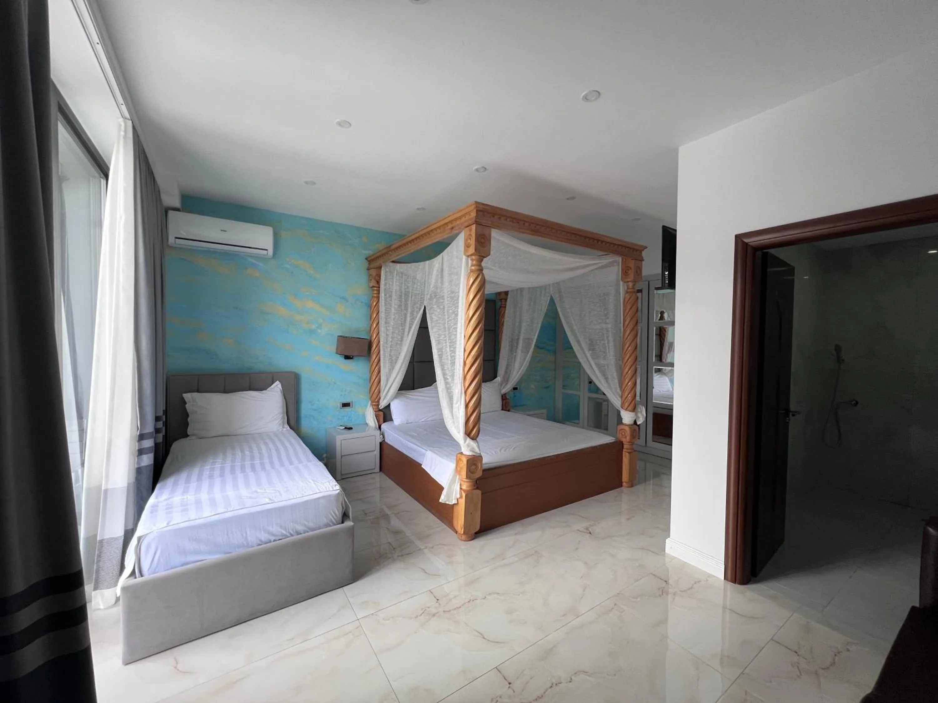 Bed in Hotel Victoria