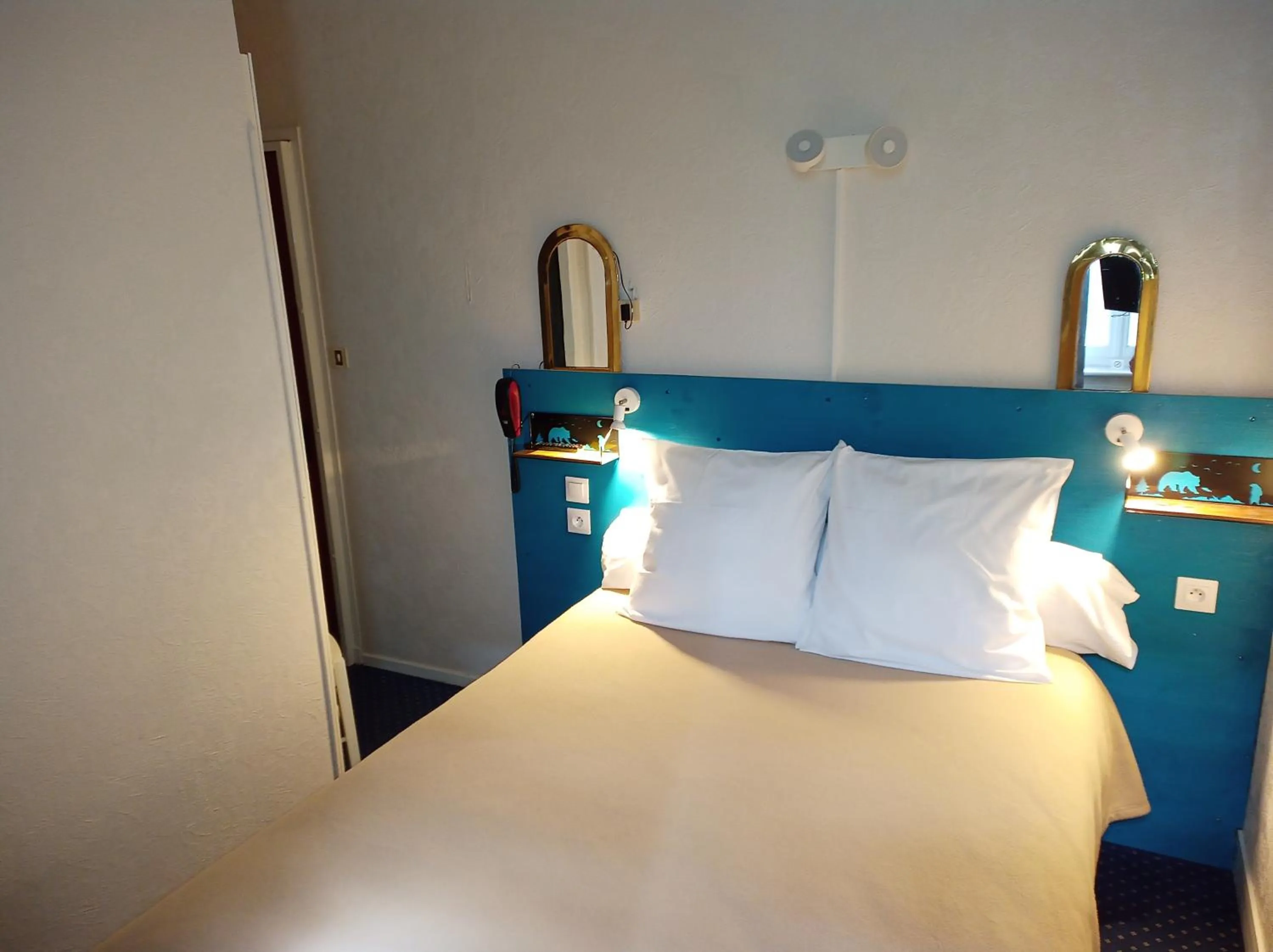 Bed in Hôtel Confort 09 ou HC-09