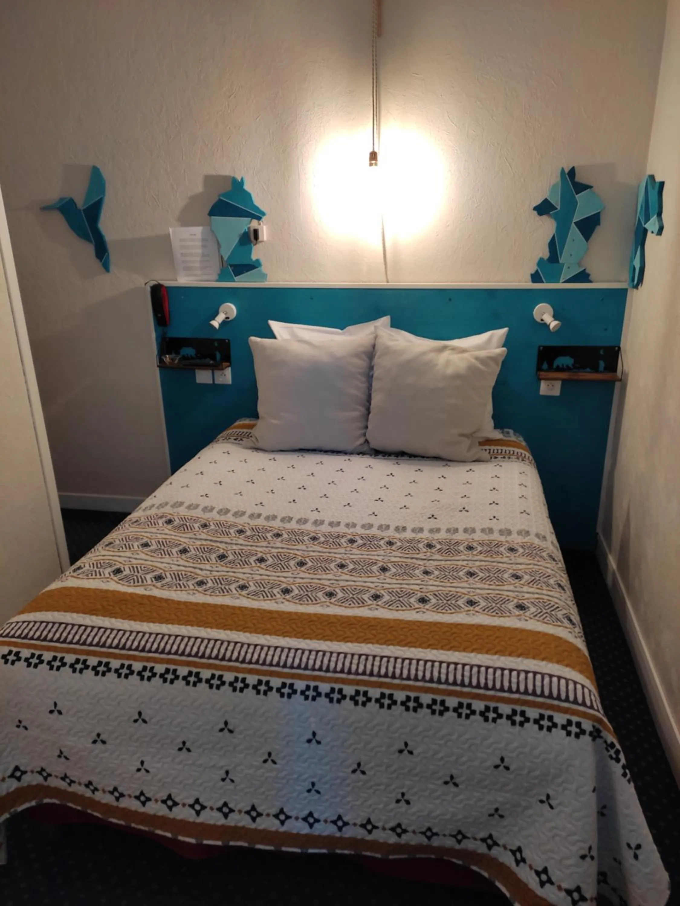 Bed in Hôtel Confort 09 ou HC-09